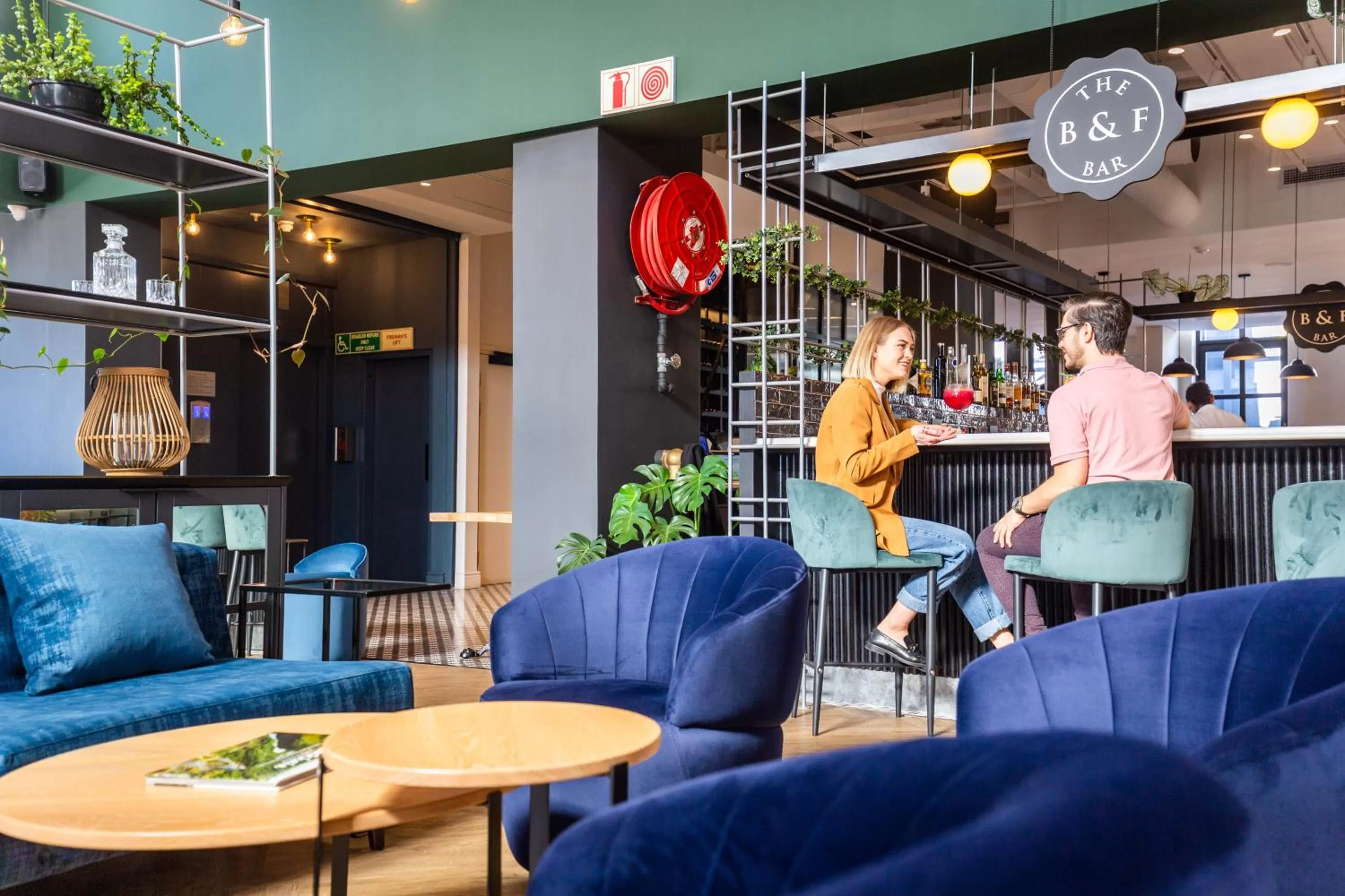 Lounge or bar in Old Bank Hotel - Lion Roars Hotels & Lodges