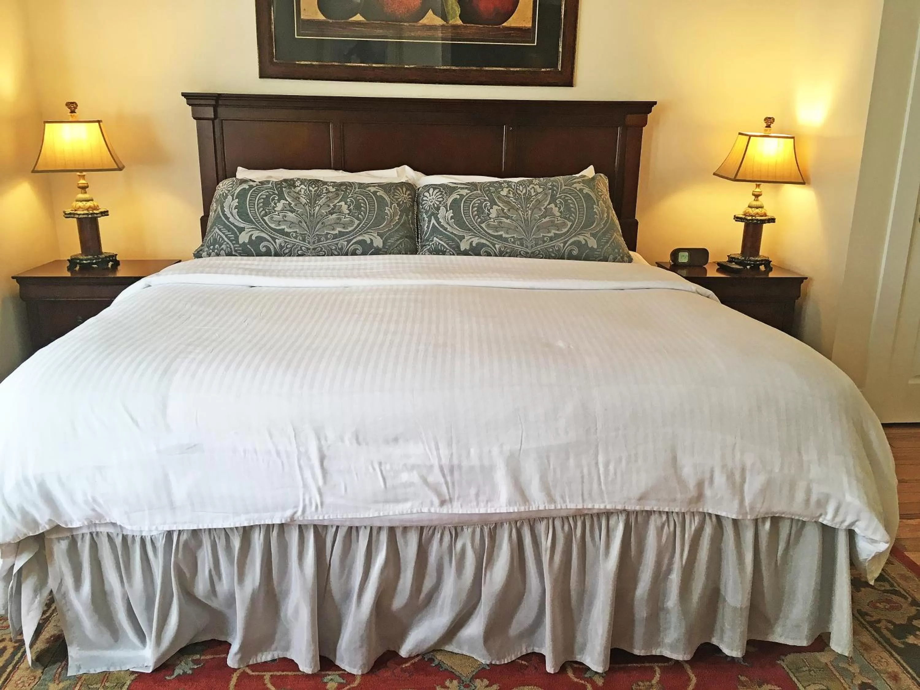 Bed in Morris House Hotel