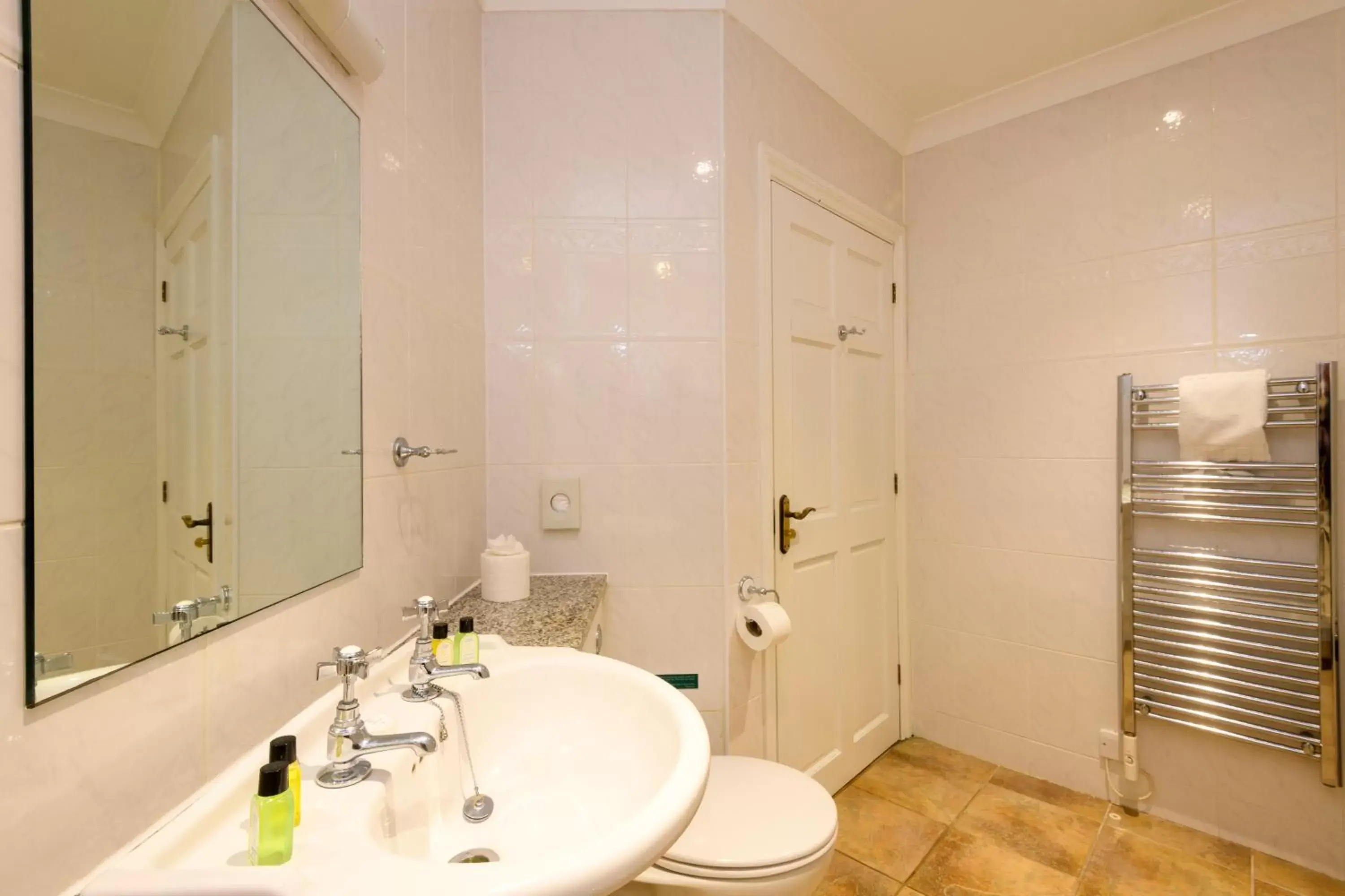 Bathroom in Porth Veor Manor Villas & Apartments