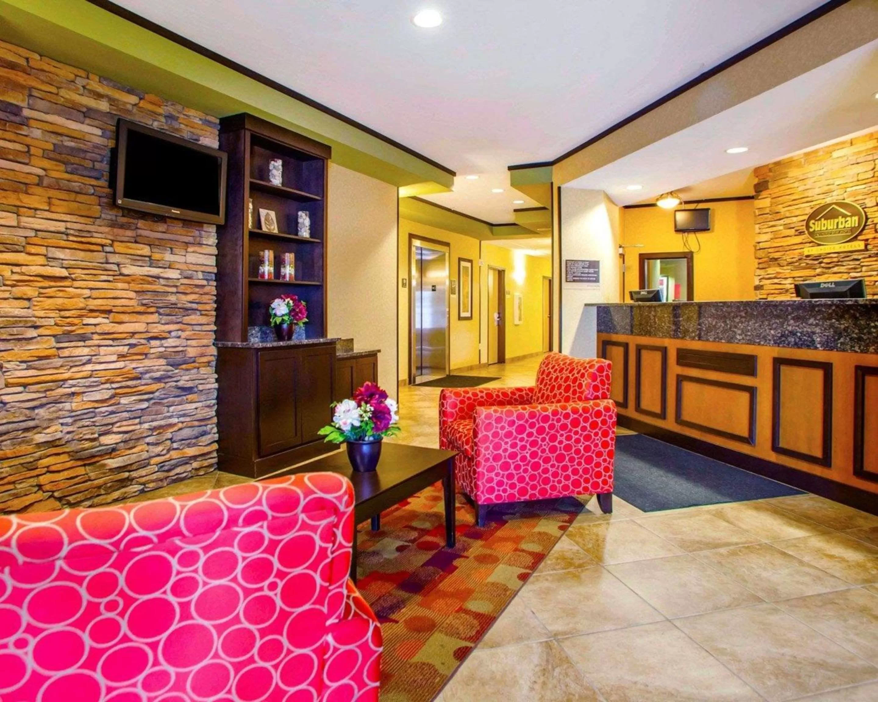 Lobby or reception in Suburban Studios Cedar Falls