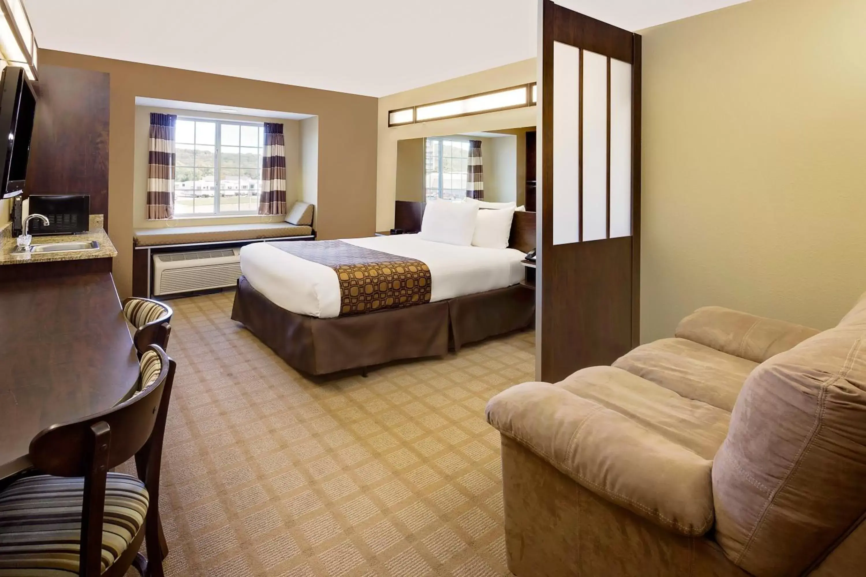 Bed in Microtel Inn & Suites by Wyndham Prairie du Chien