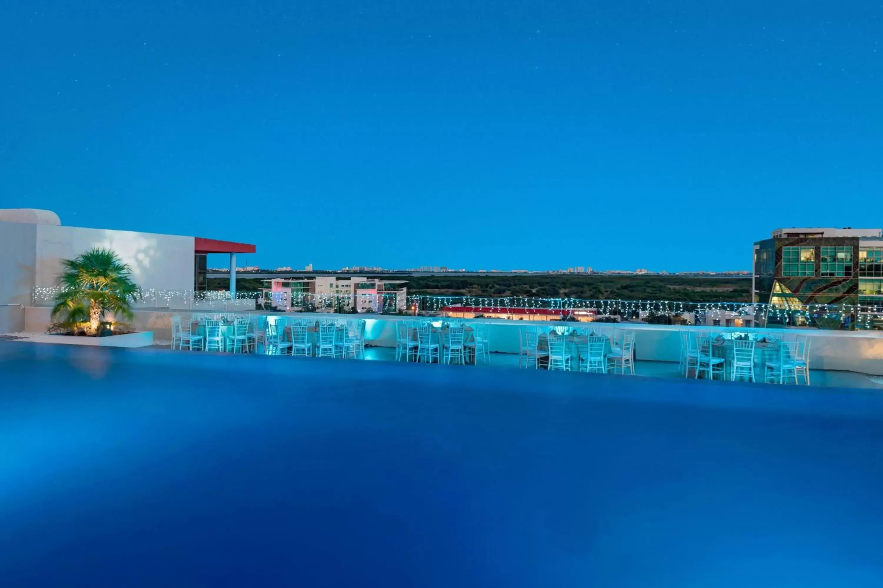 Fitness centre/facilities, Swimming Pool in Four Points by Sheraton Cancun Centro