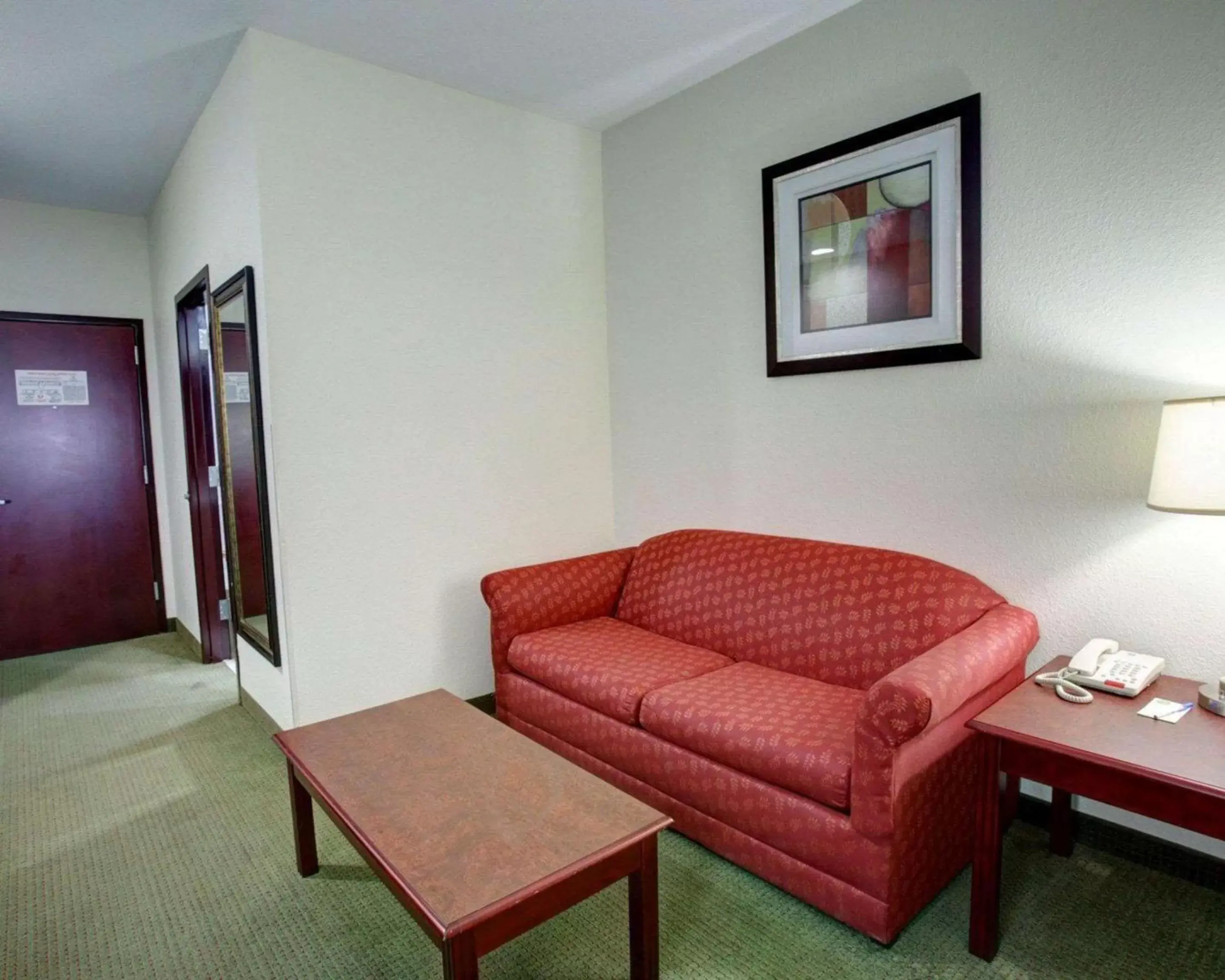Photo of the whole room, Seating Area in Quality Inn Rockdale