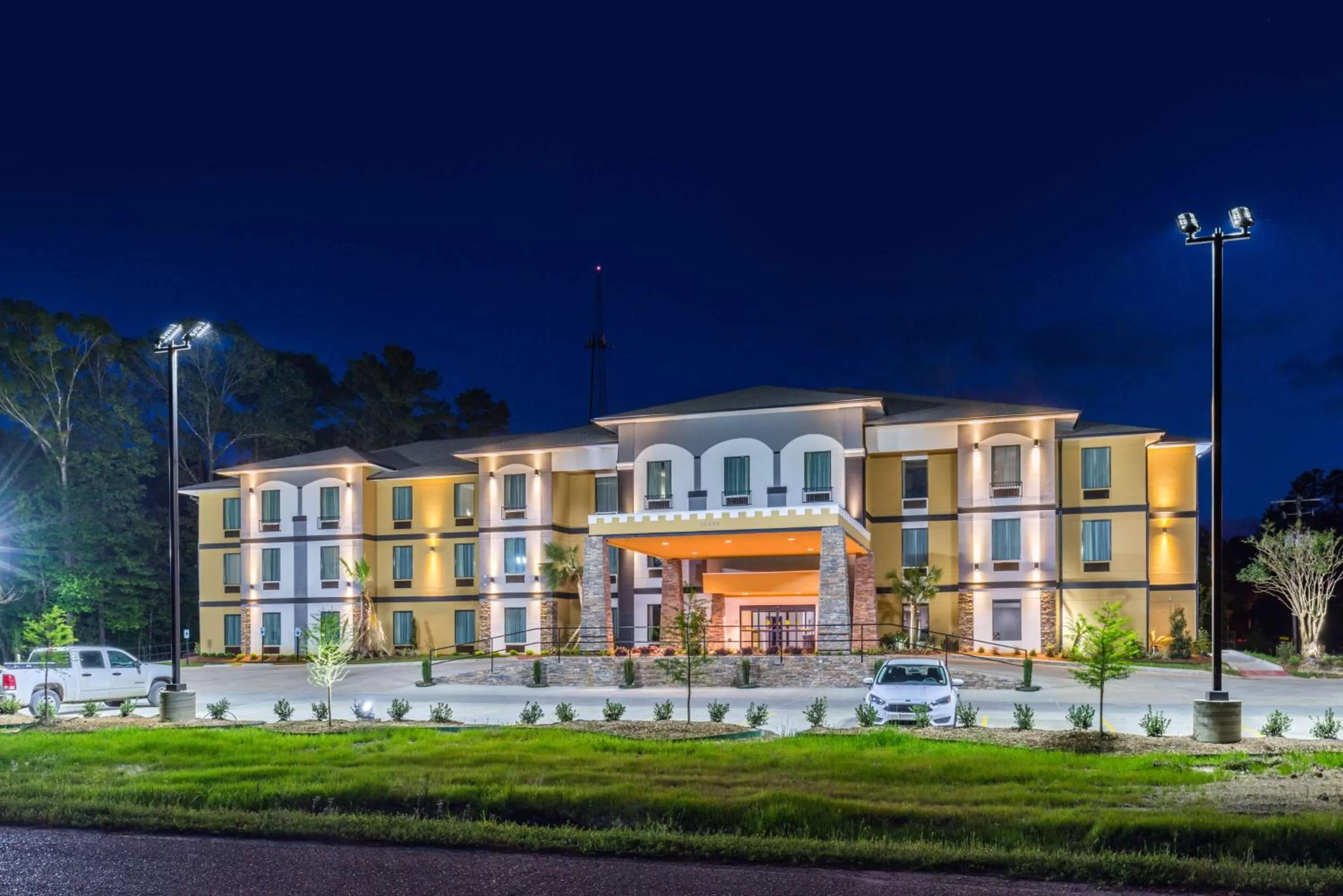 Property building in Best Western Plus Regency Park