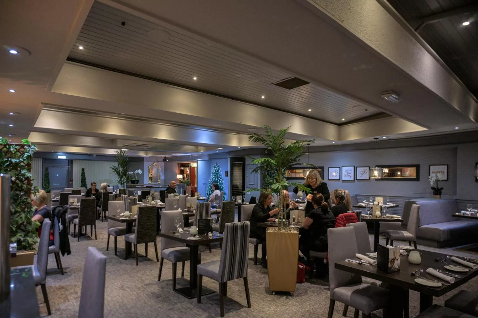 Restaurant/places to eat in Normandy Hotel (Near Glasgow Airport)