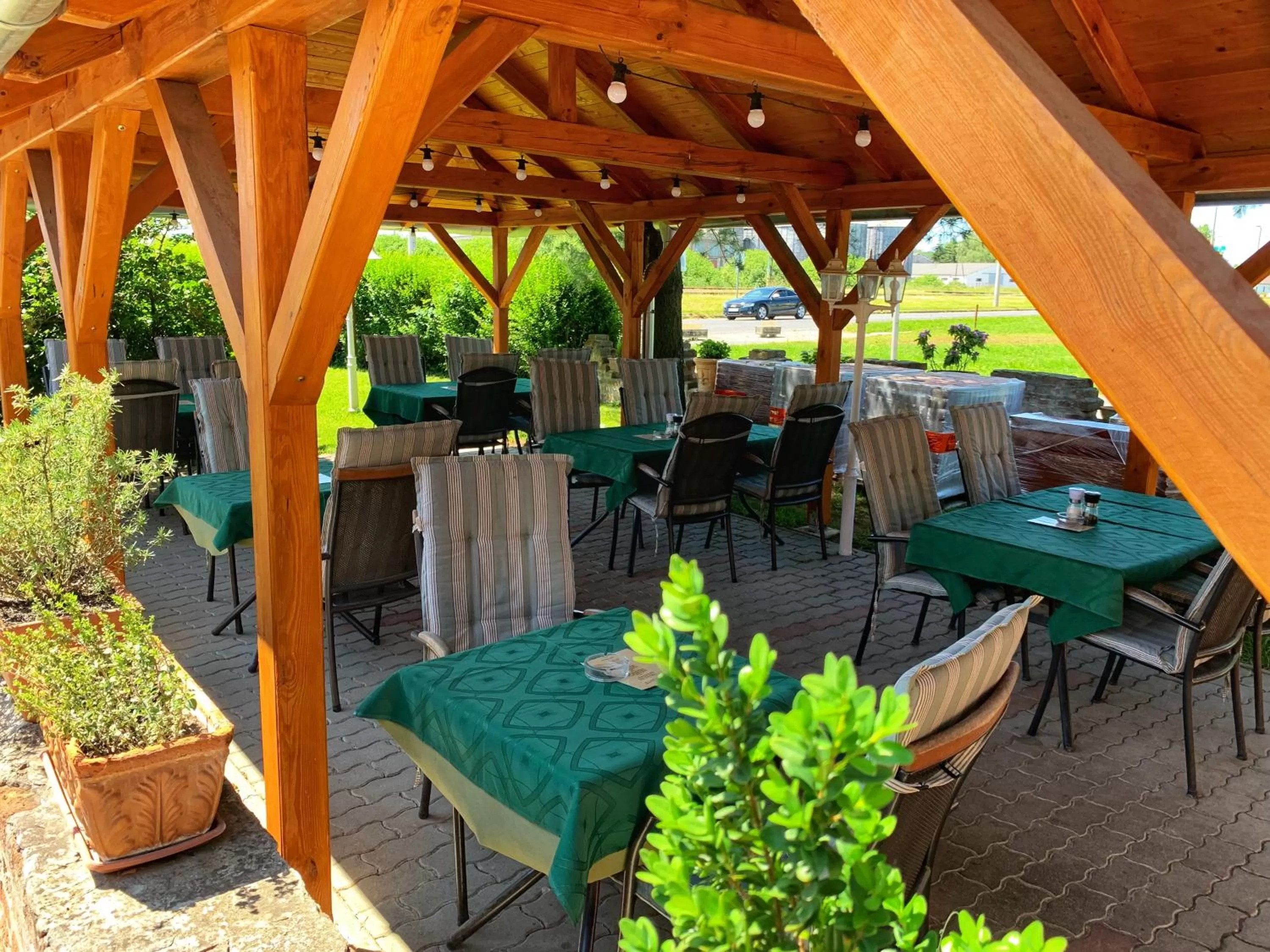 Restaurant/places to eat in Hotel Zéta