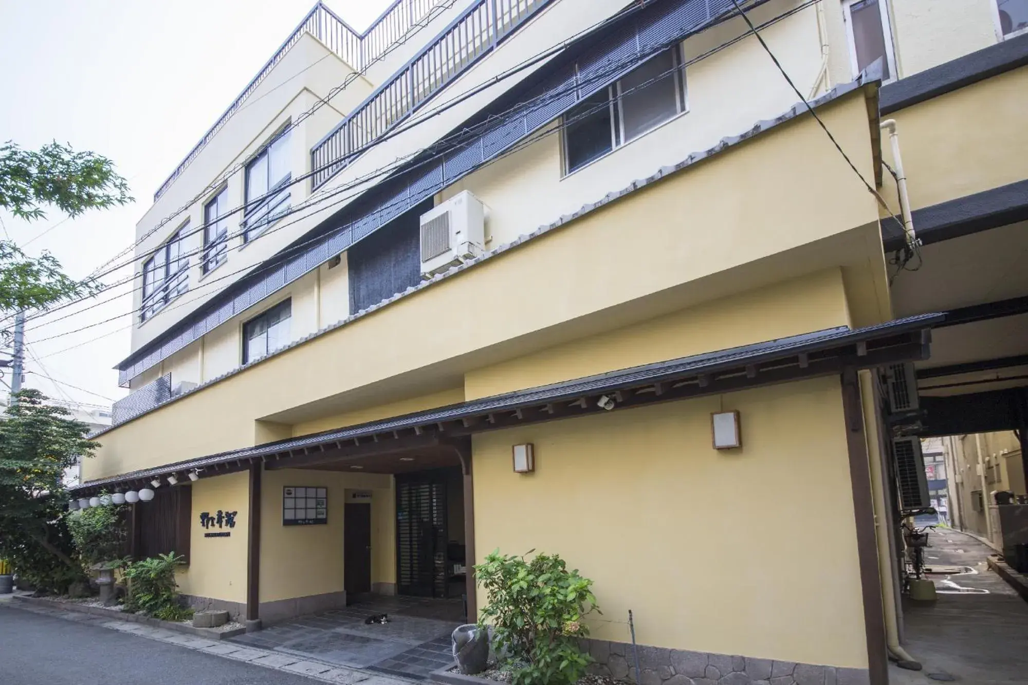 Facade/entrance, Property Building in Ryokan Nogami Honkan