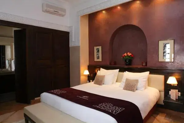 Photo of the whole room, Bed in Riad Monceau