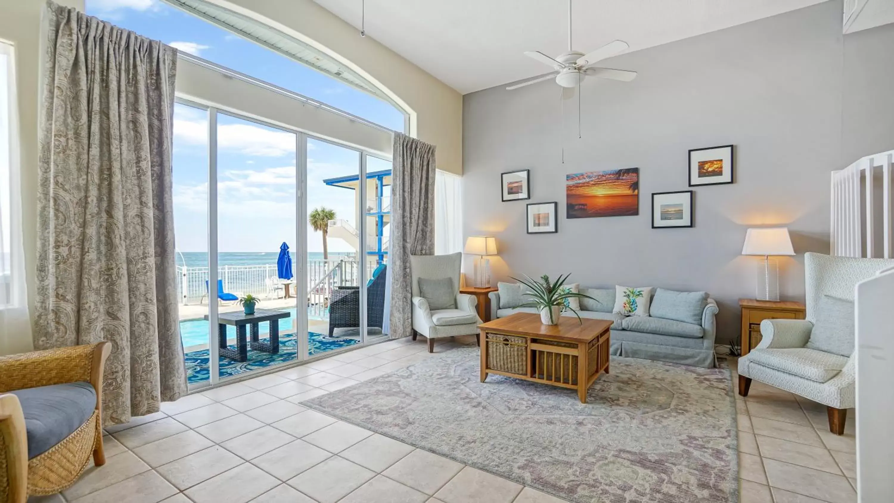 Living room, Seating Area in Glunz Ocean Beach Hotel and Resort