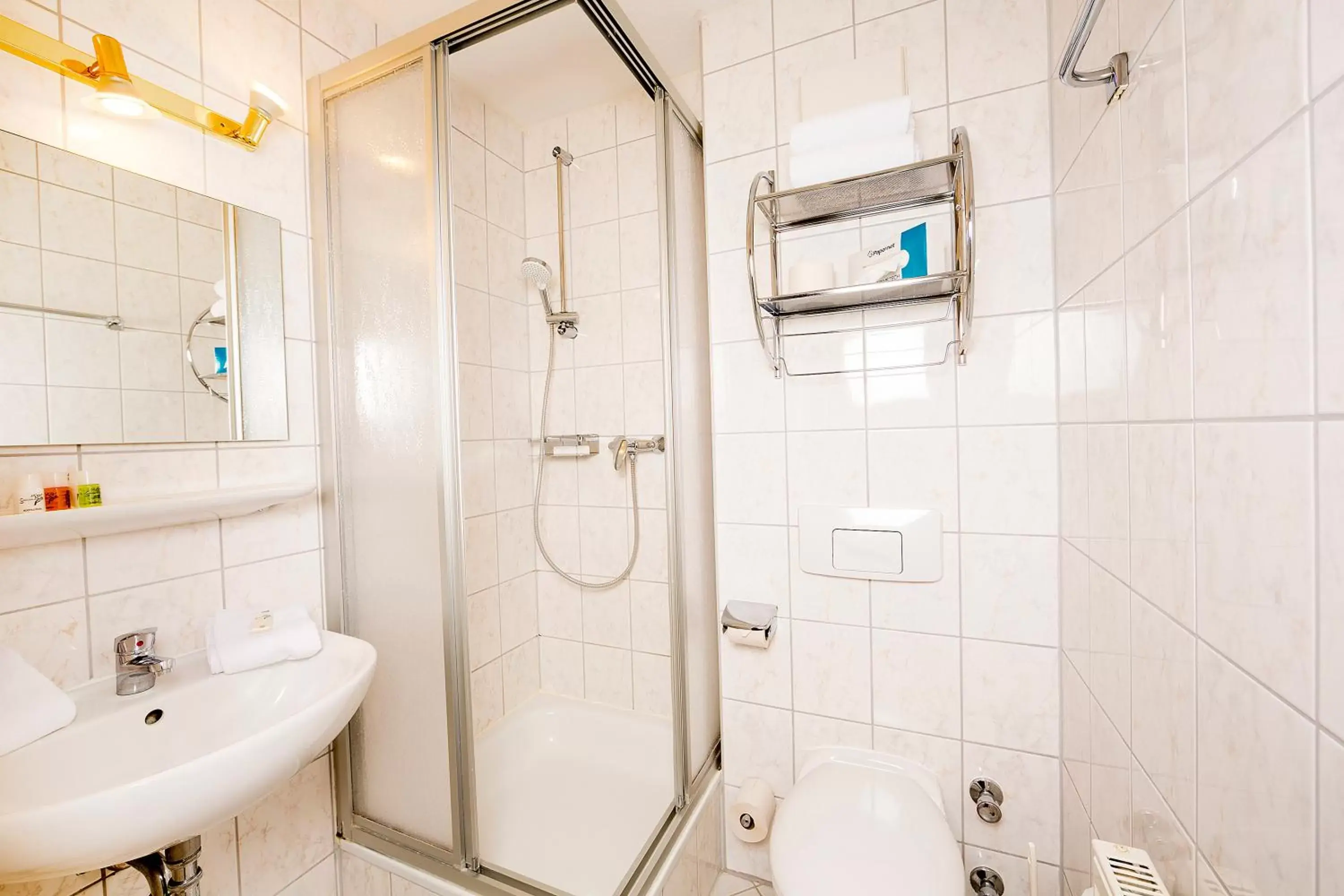 Shower, Bathroom in Garni Eden Hotels