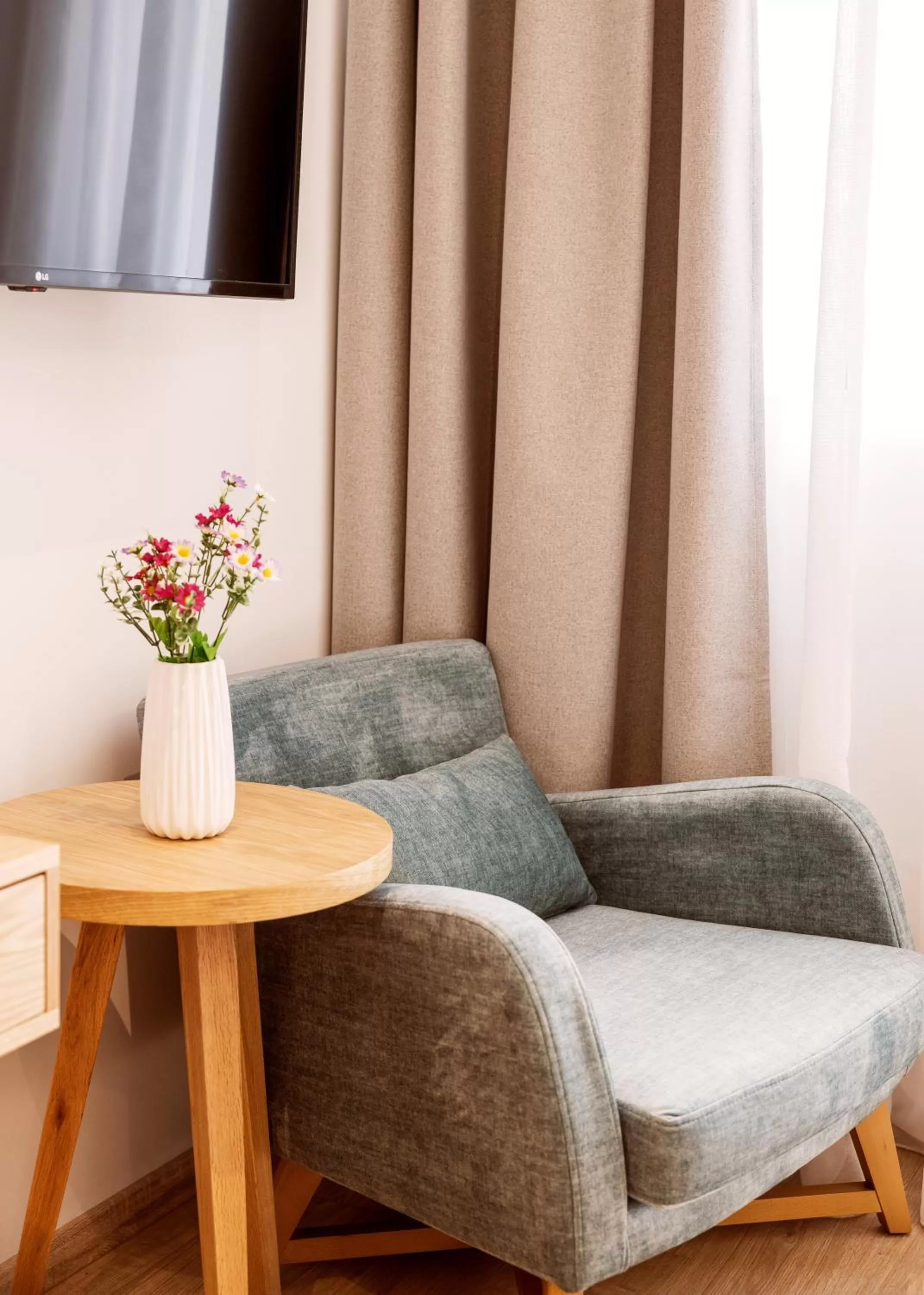 Seating area in DAYS City Suites Athens