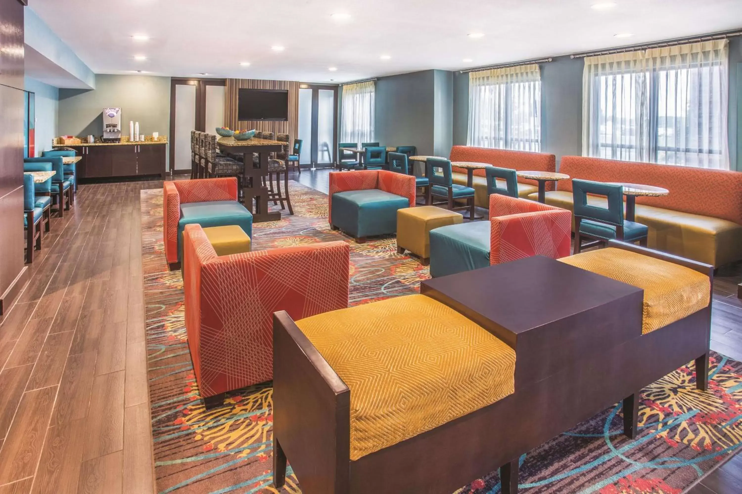 Lobby or reception, Restaurant/Places to Eat in La Quinta by Wyndham O'Fallon, IL - St. Louis