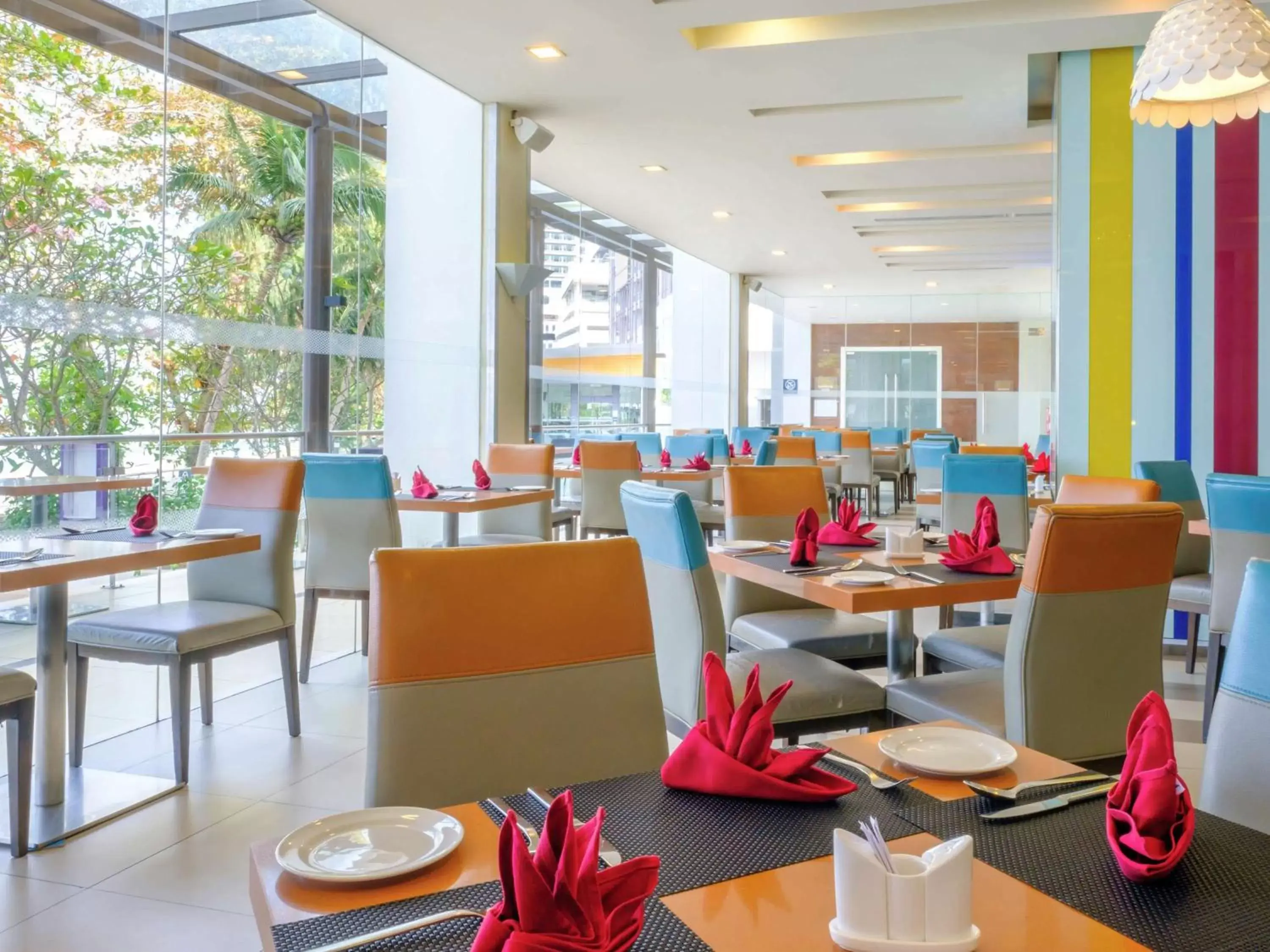 Restaurant/Places to Eat in Mercure Penang Beach