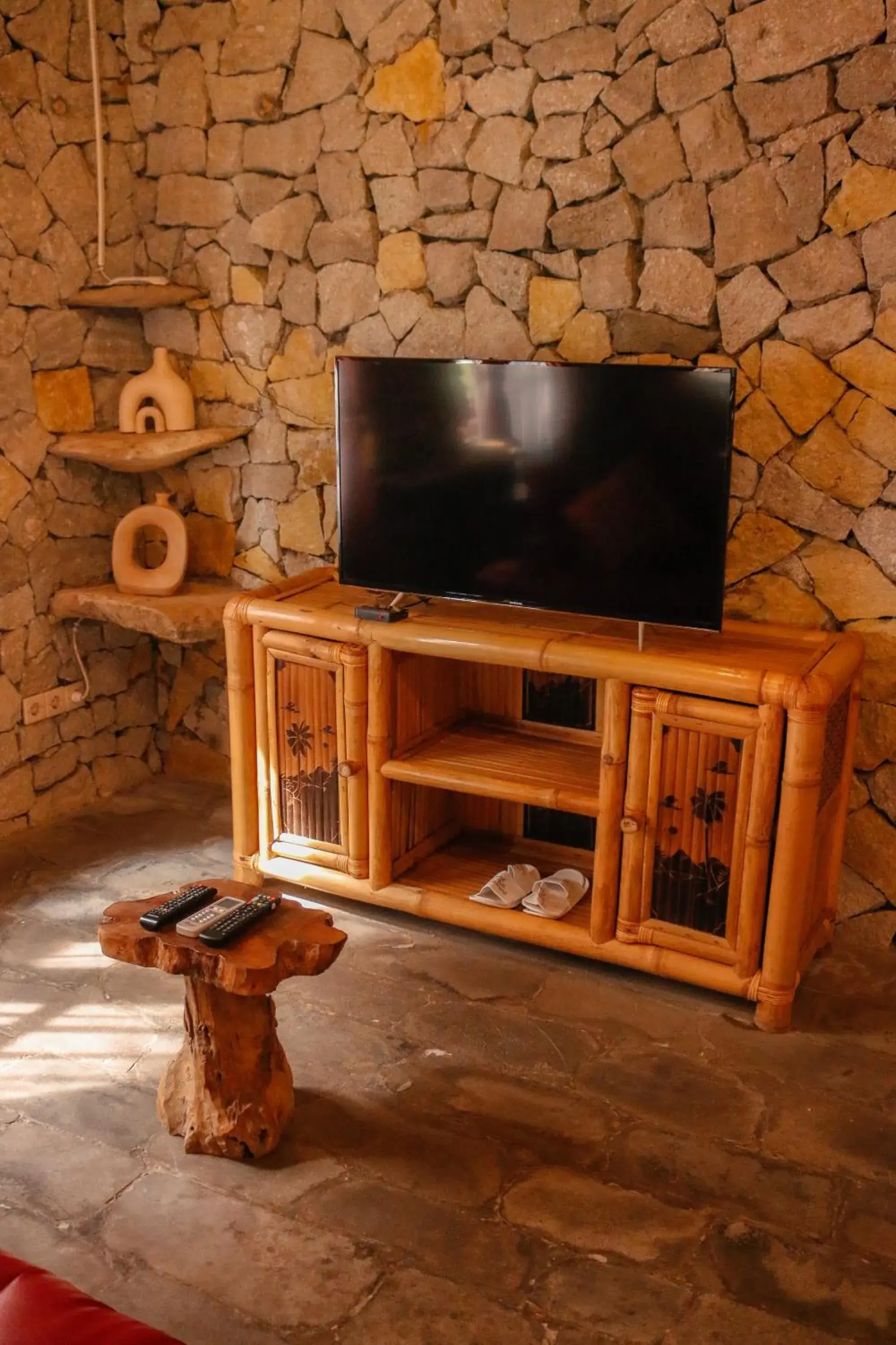 TV and multimedia, TV/Entertainment Center in Rajaklana Resort and Spa
