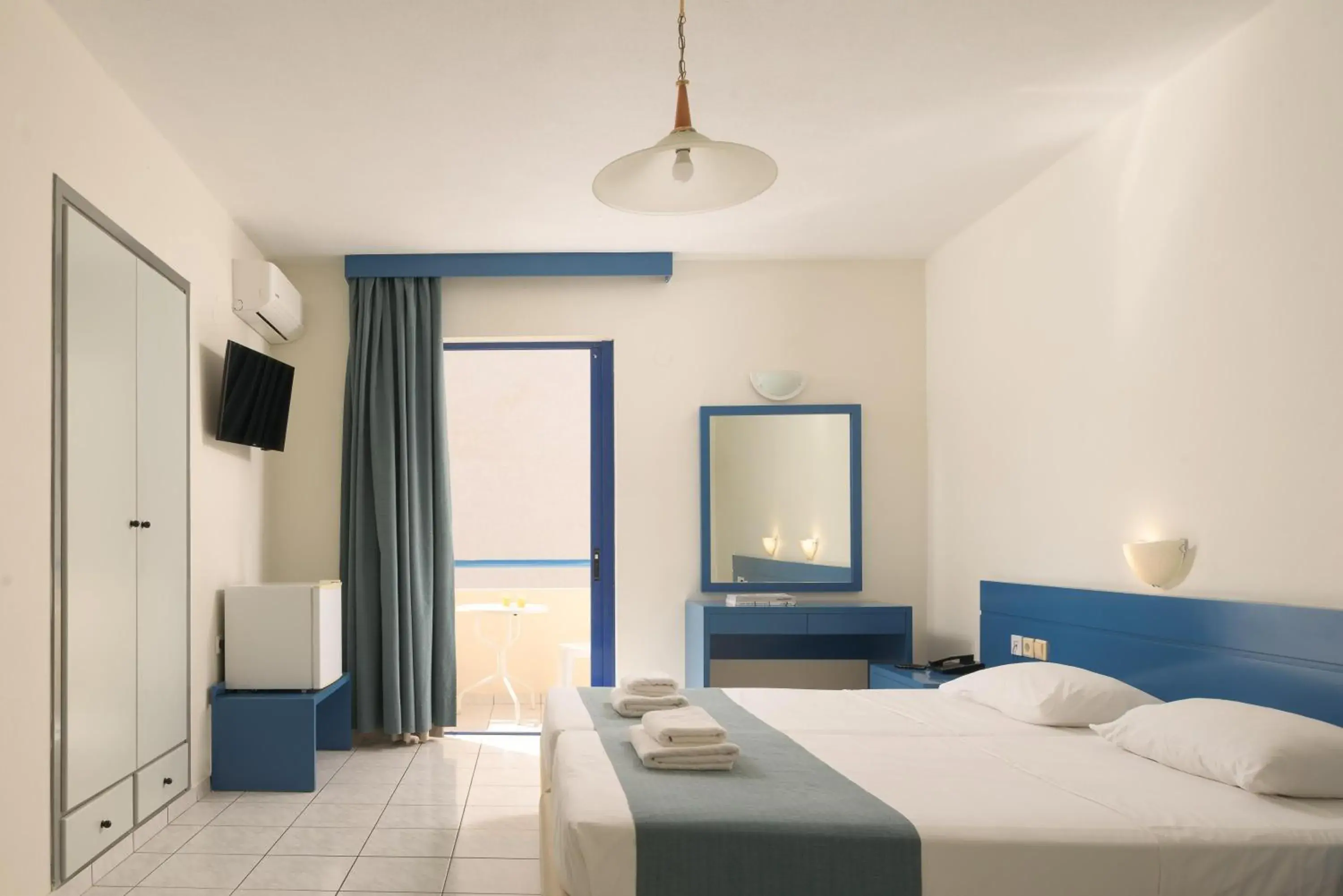 Photo of the whole room, Bed in Central Hersonissos Hotel