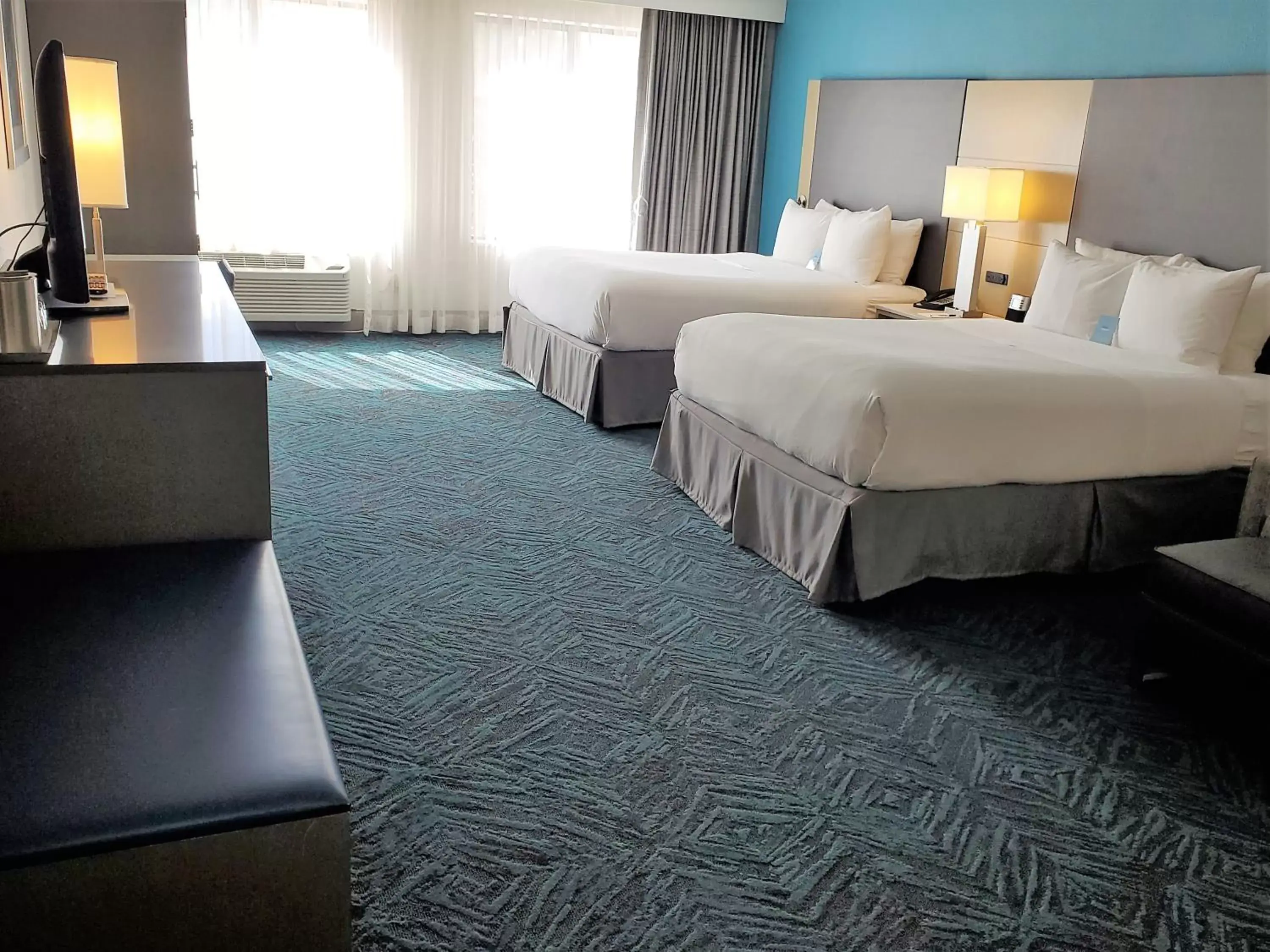 Bedroom, Bed in Radisson Hotel Colorado Springs