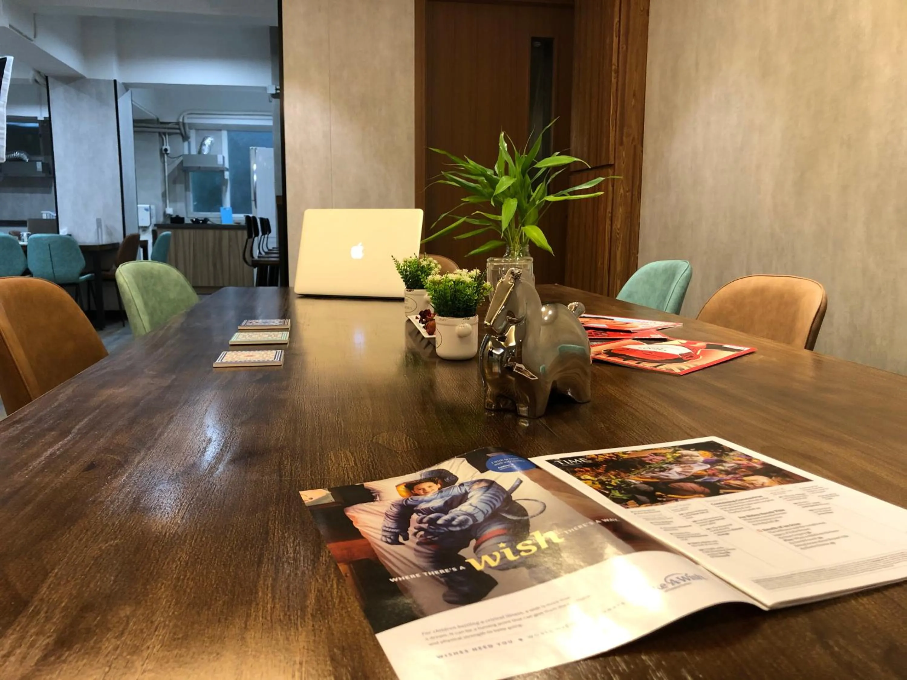 Communal lounge/ TV room in Homy Inn North Point