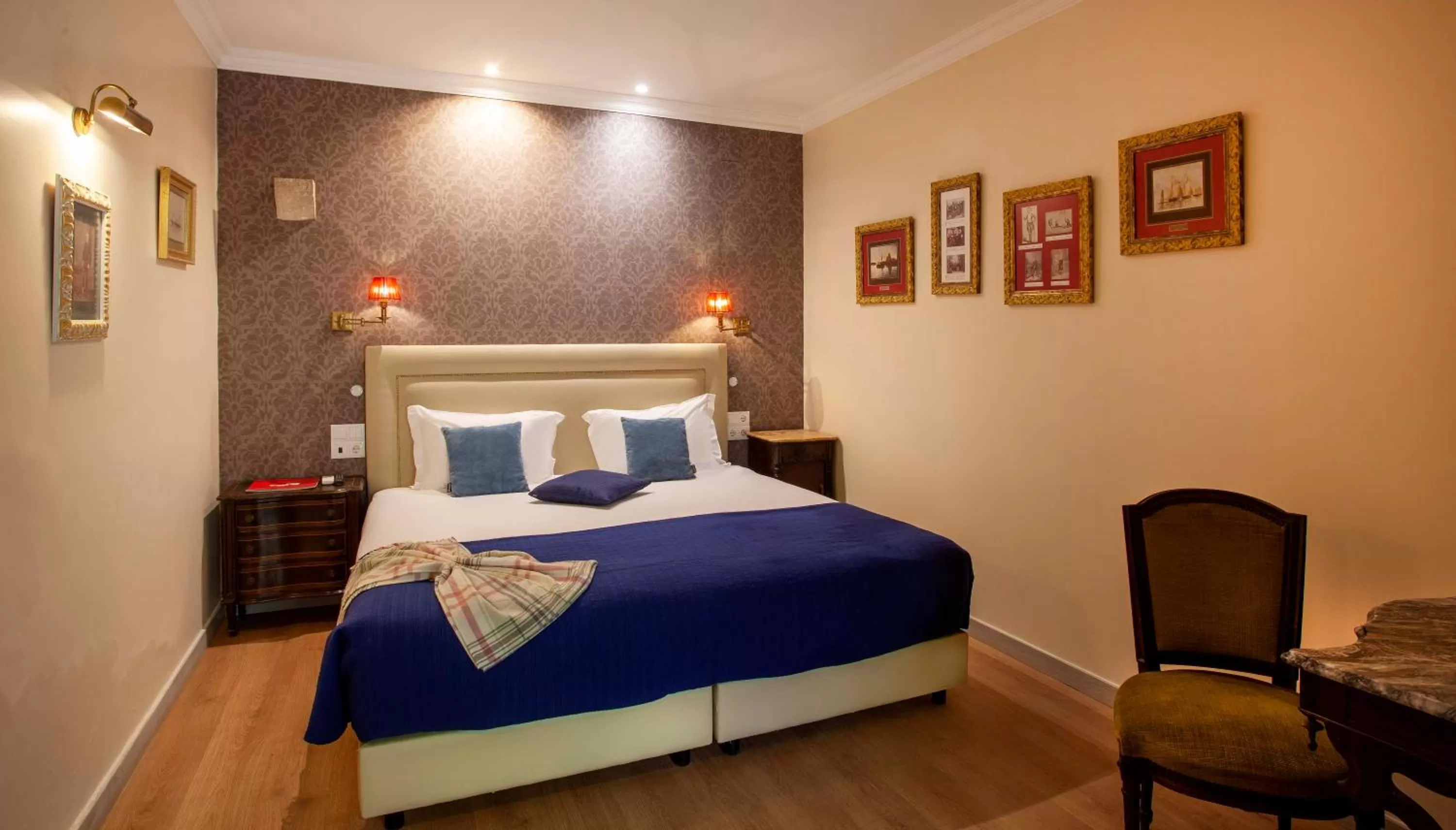 Bedroom, Bed in Palácio de Sintra Boutique House