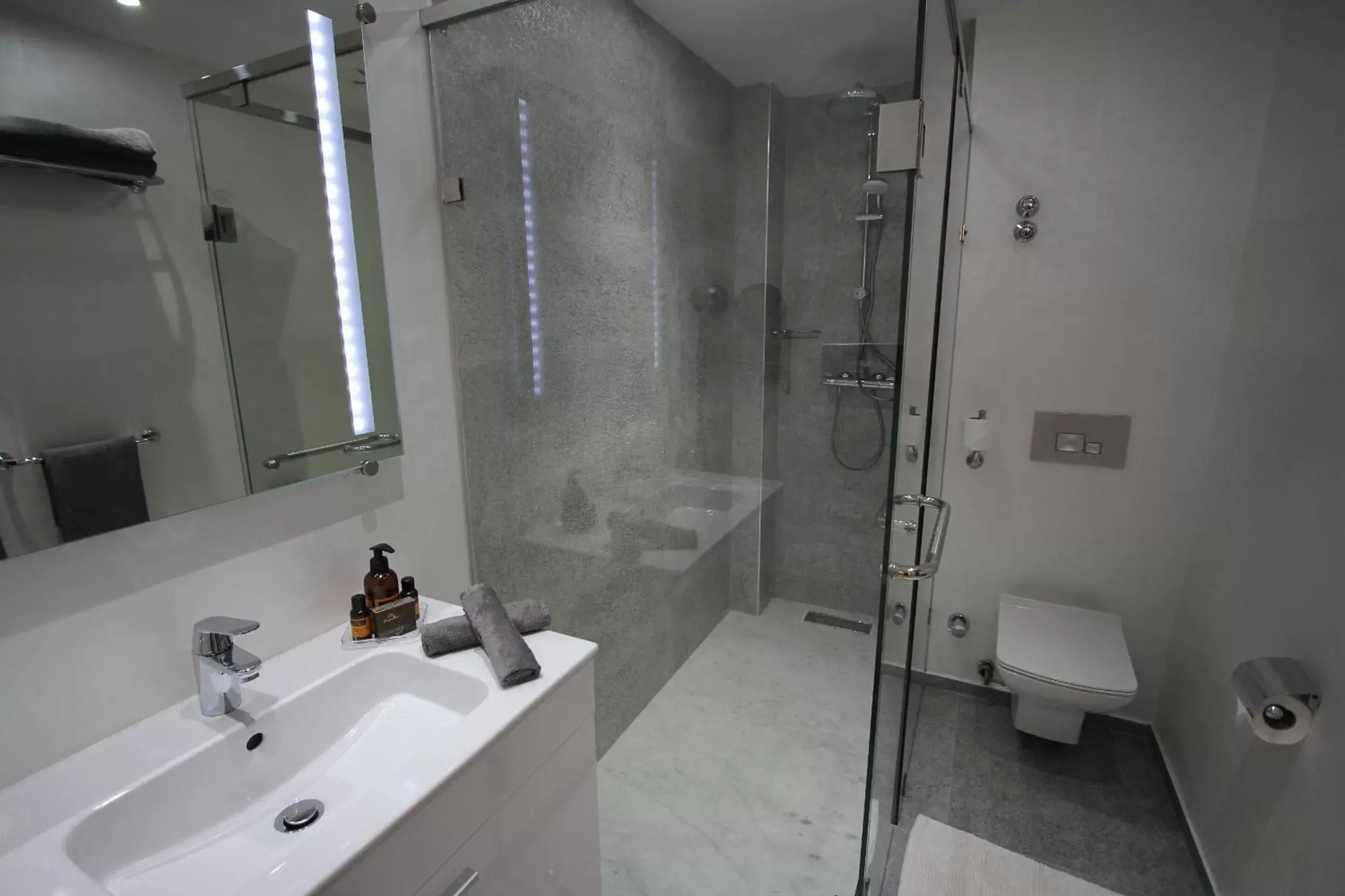 Shower, Bathroom in Casablanca Suites & Spa