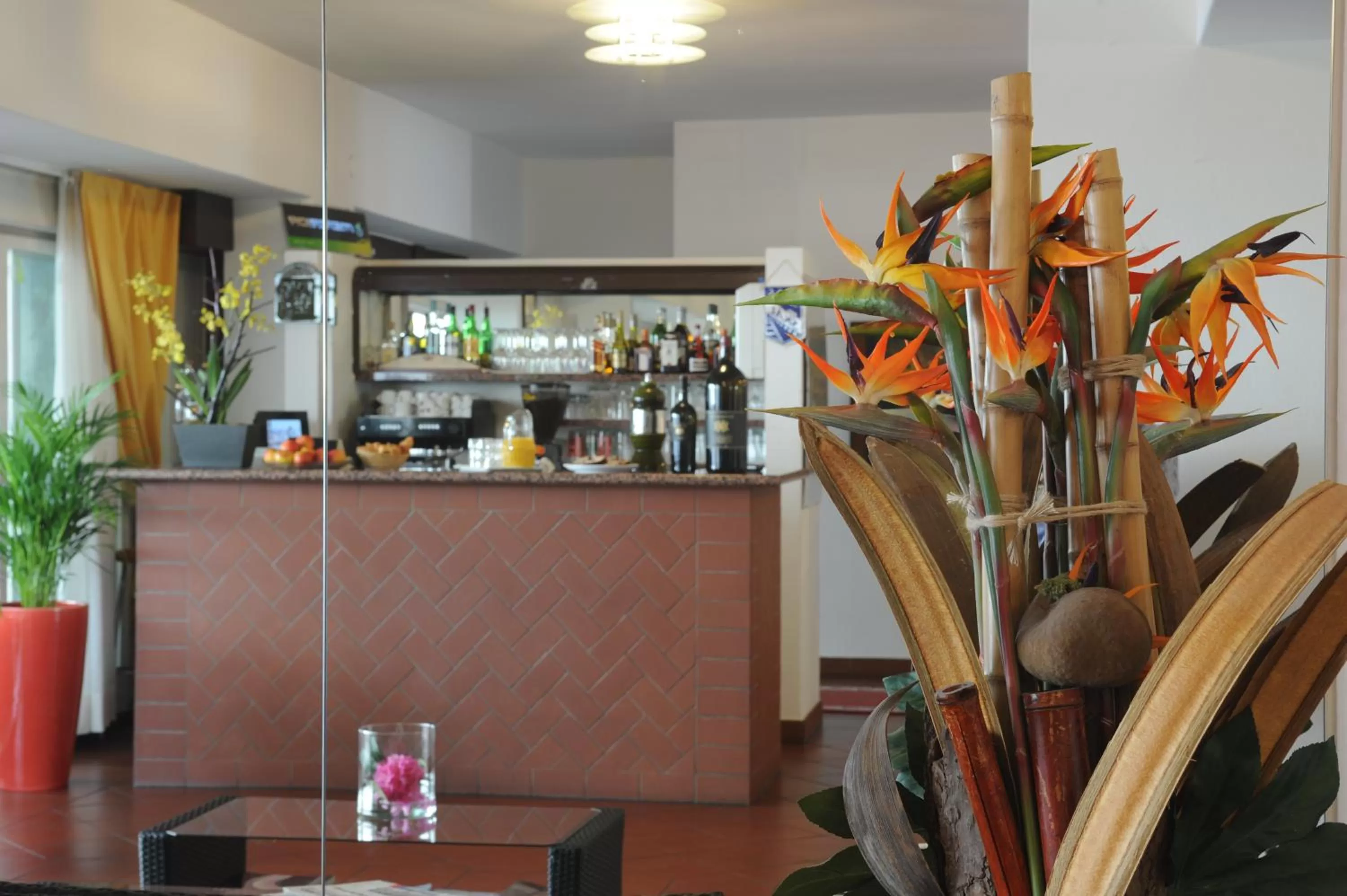 Restaurant/places to eat in Colorado Hotel