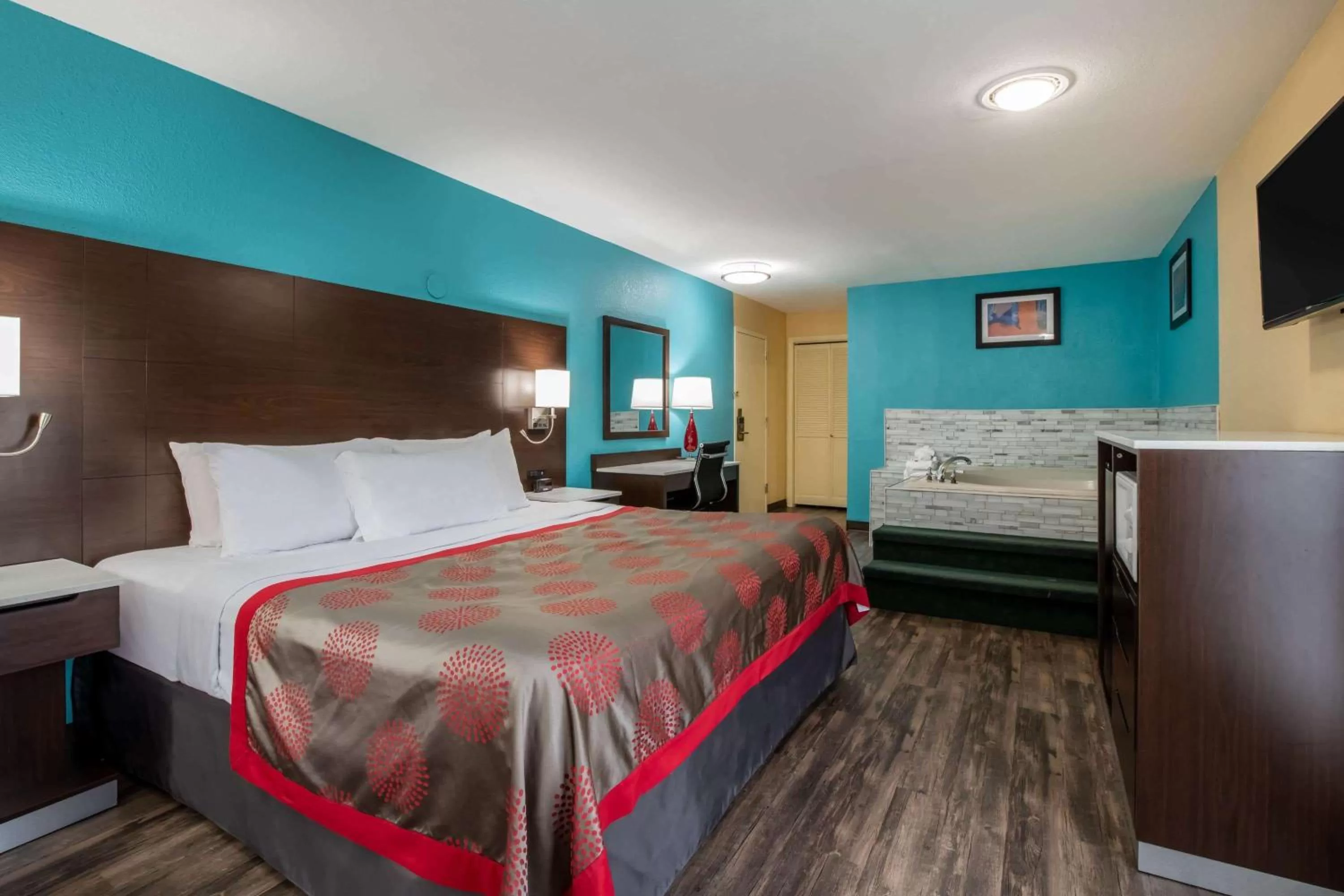 Photo of the whole room, Bed in Ramada by Wyndham Groton Mystic