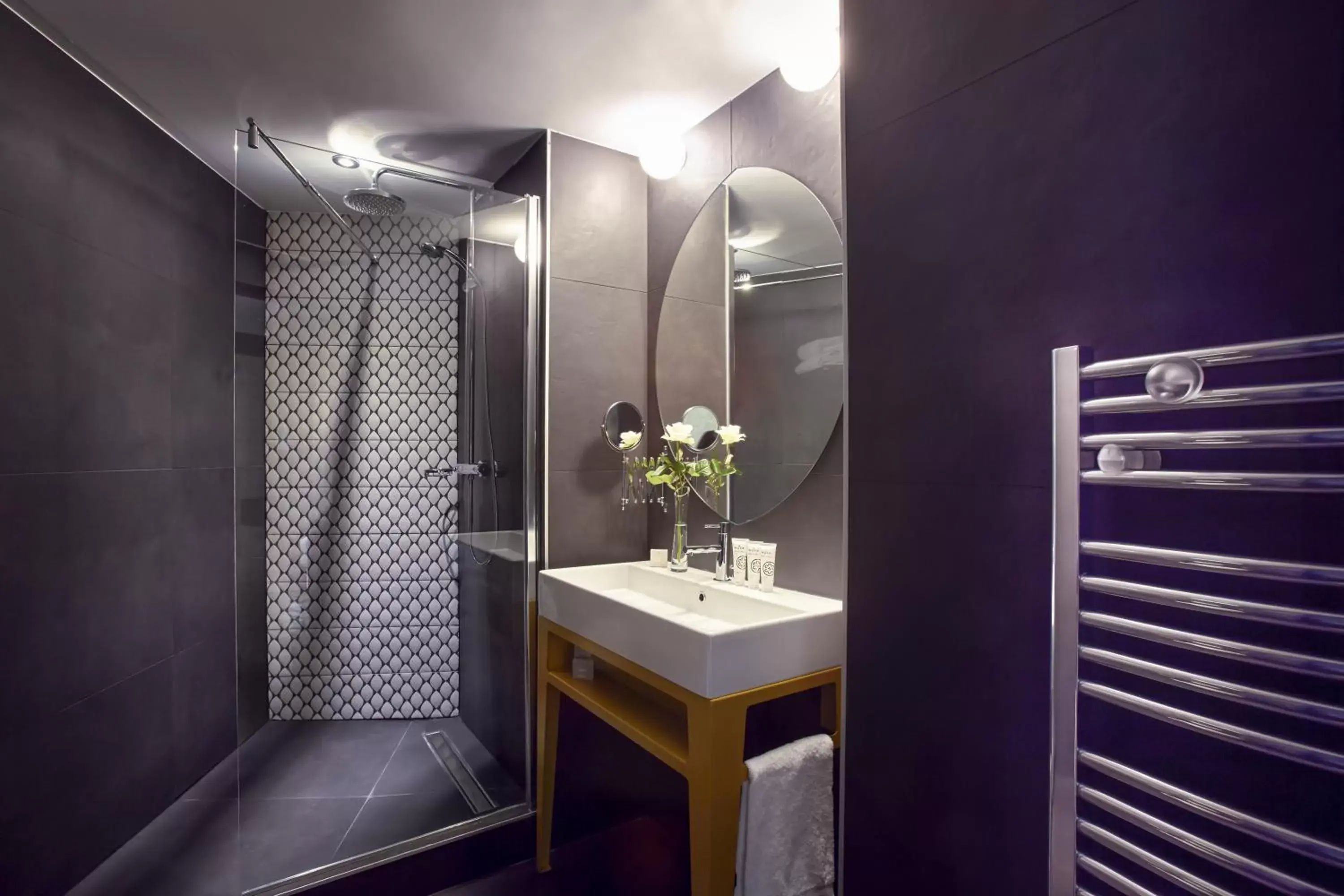 Bathroom in Grand Hôtel du Midi Montpellier - Opéra Comédie