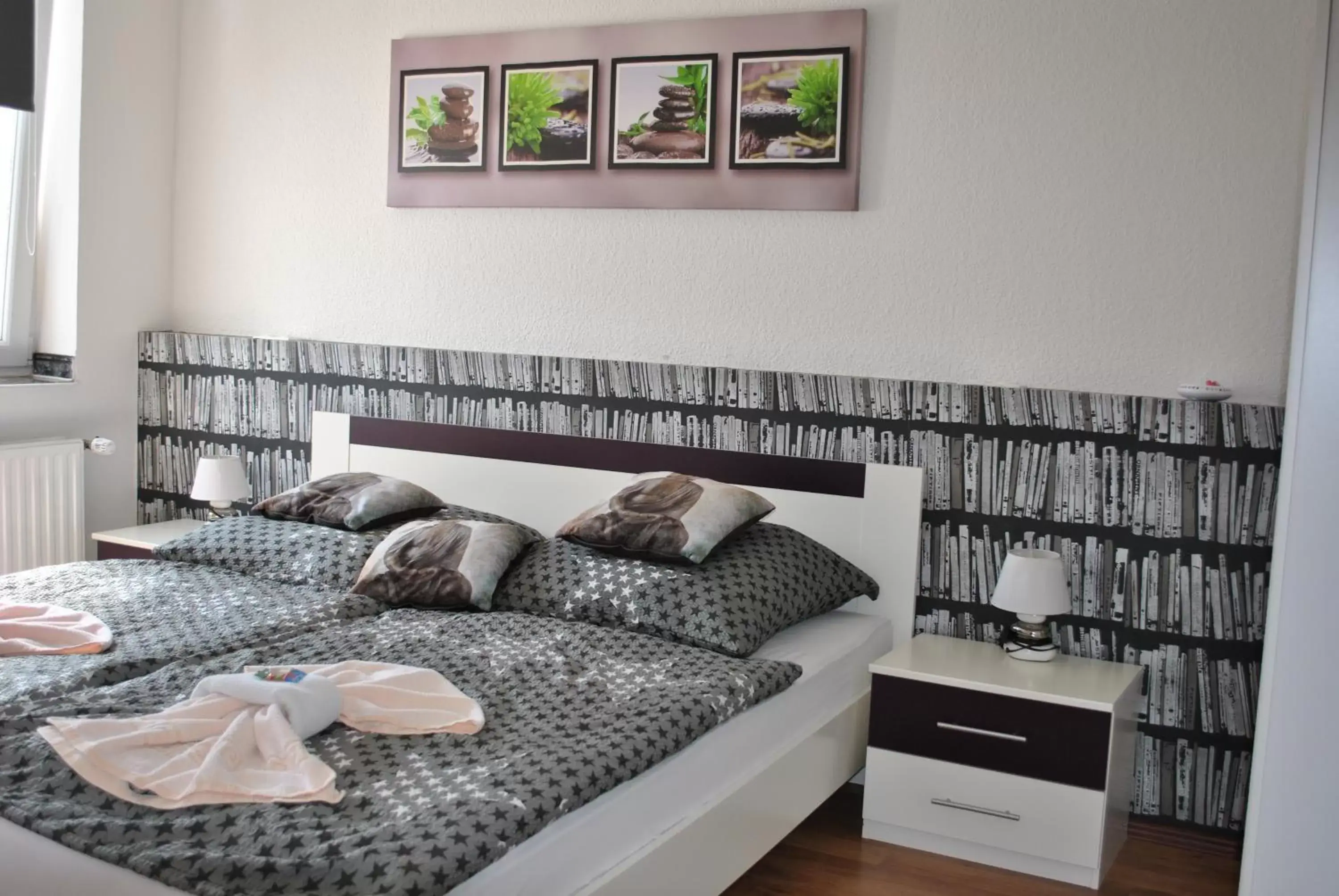 Decorative detail, Bed in Suite-Apartment-Essen Decorative detail, Bed in Suite-Apartment-Essen