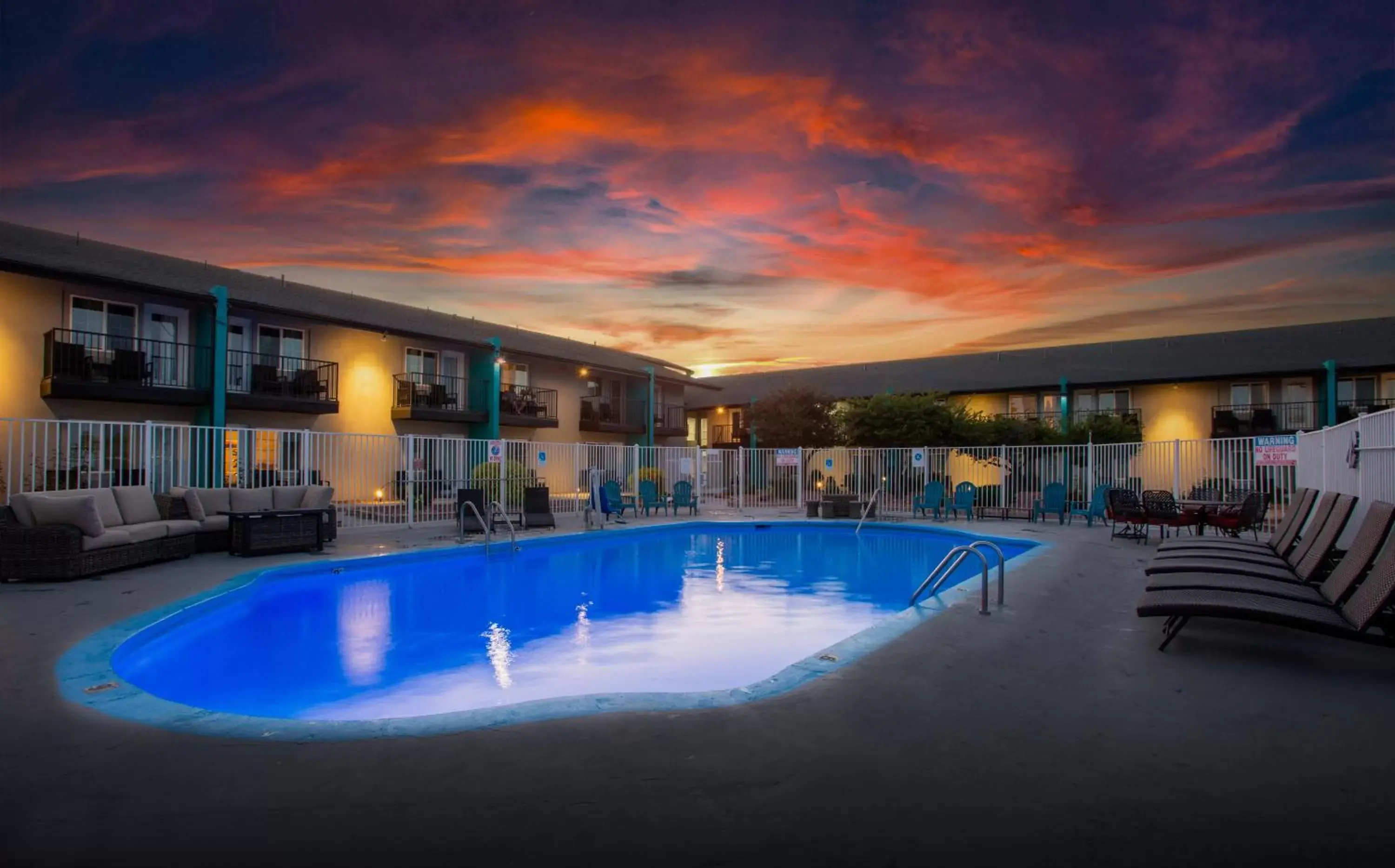 Pool view, Swimming Pool in Hotel Elev8 Flagstaff I-40 Exit 198 Butler Ave