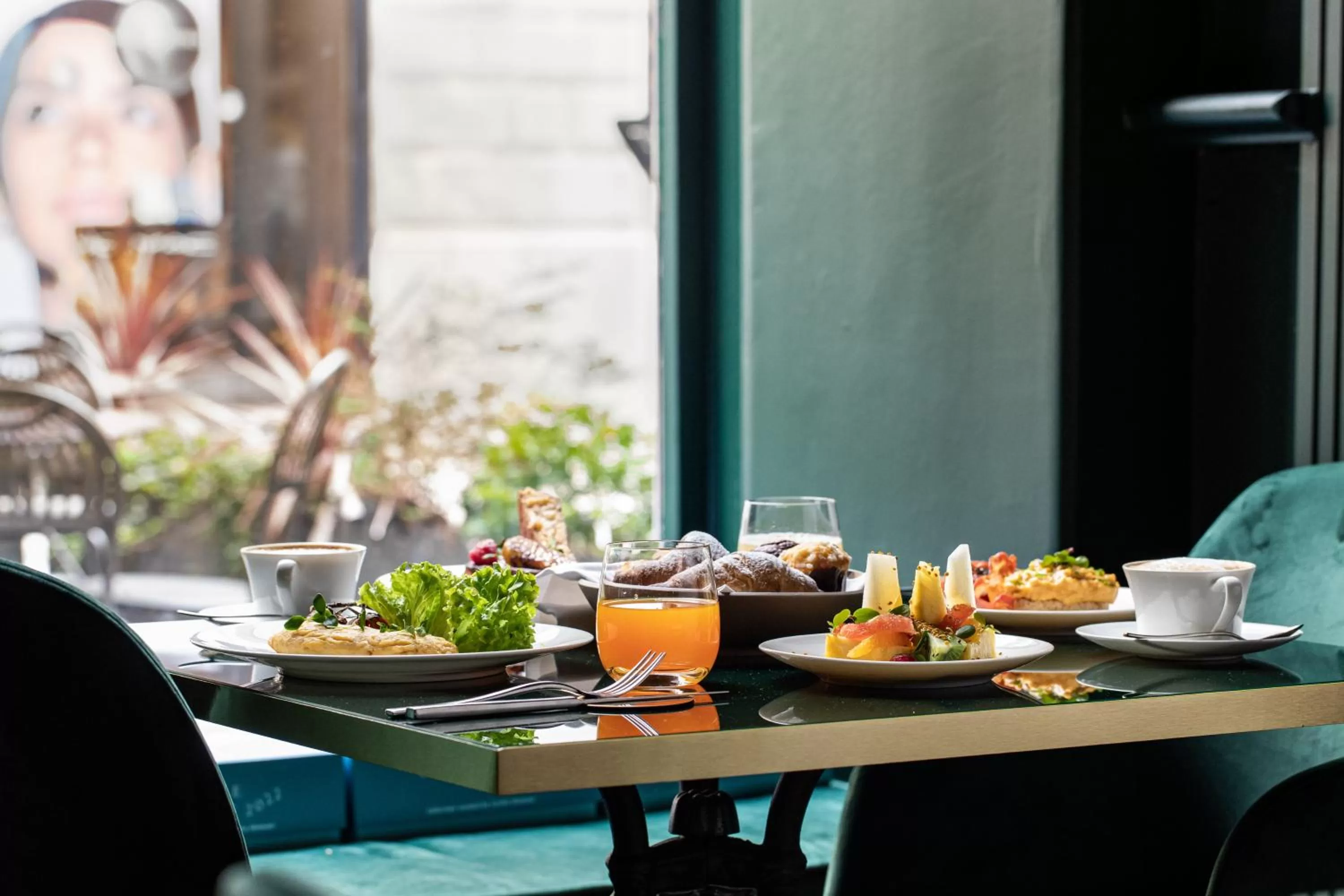 Restaurant/places to eat in Palace Suite