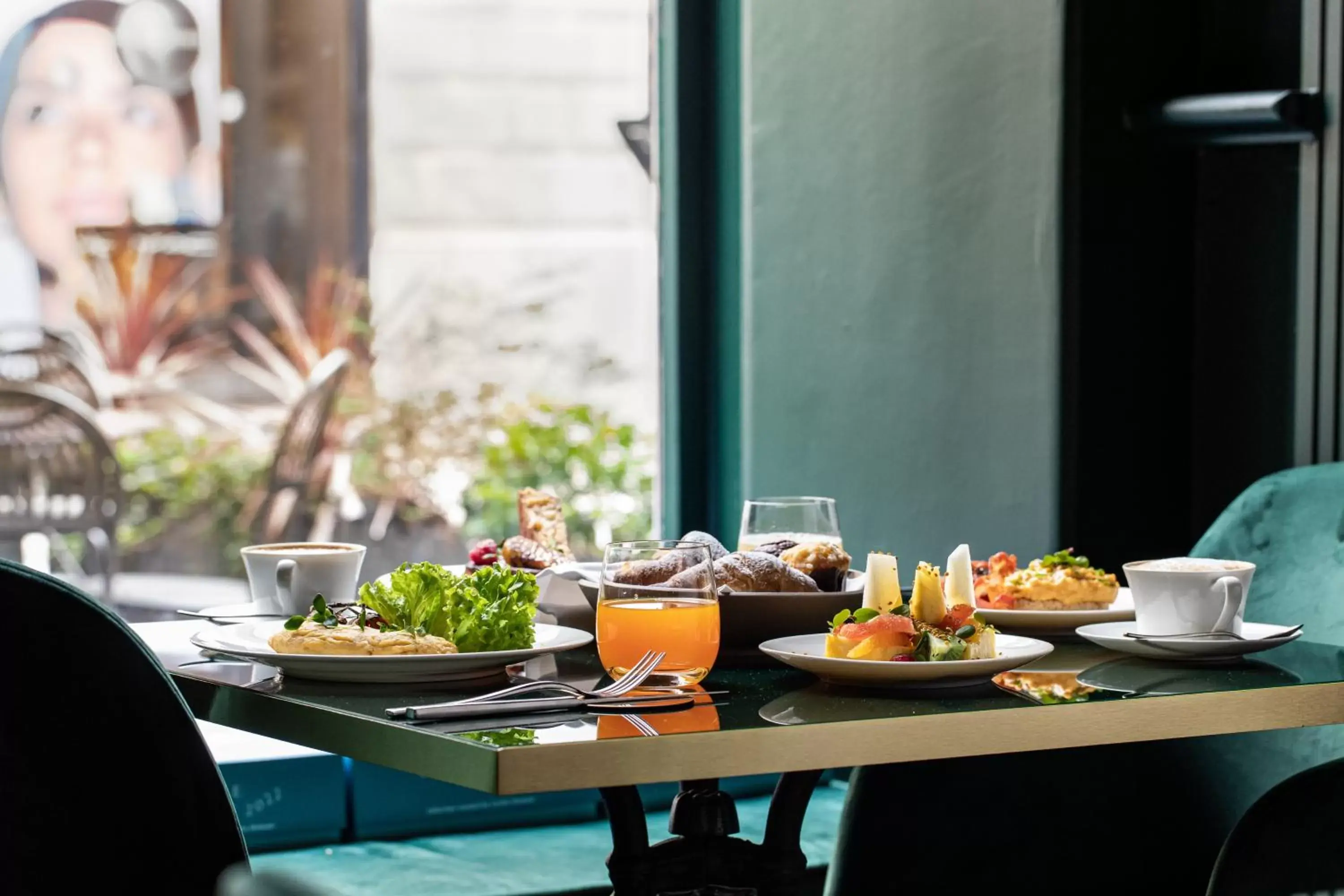 Restaurant/places to eat in Palace Suite Restaurant/places to eat in Palace Suite