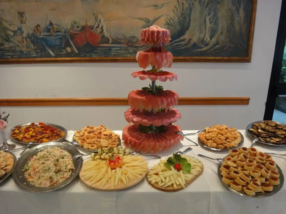 Food and drinks in Platani Hotel