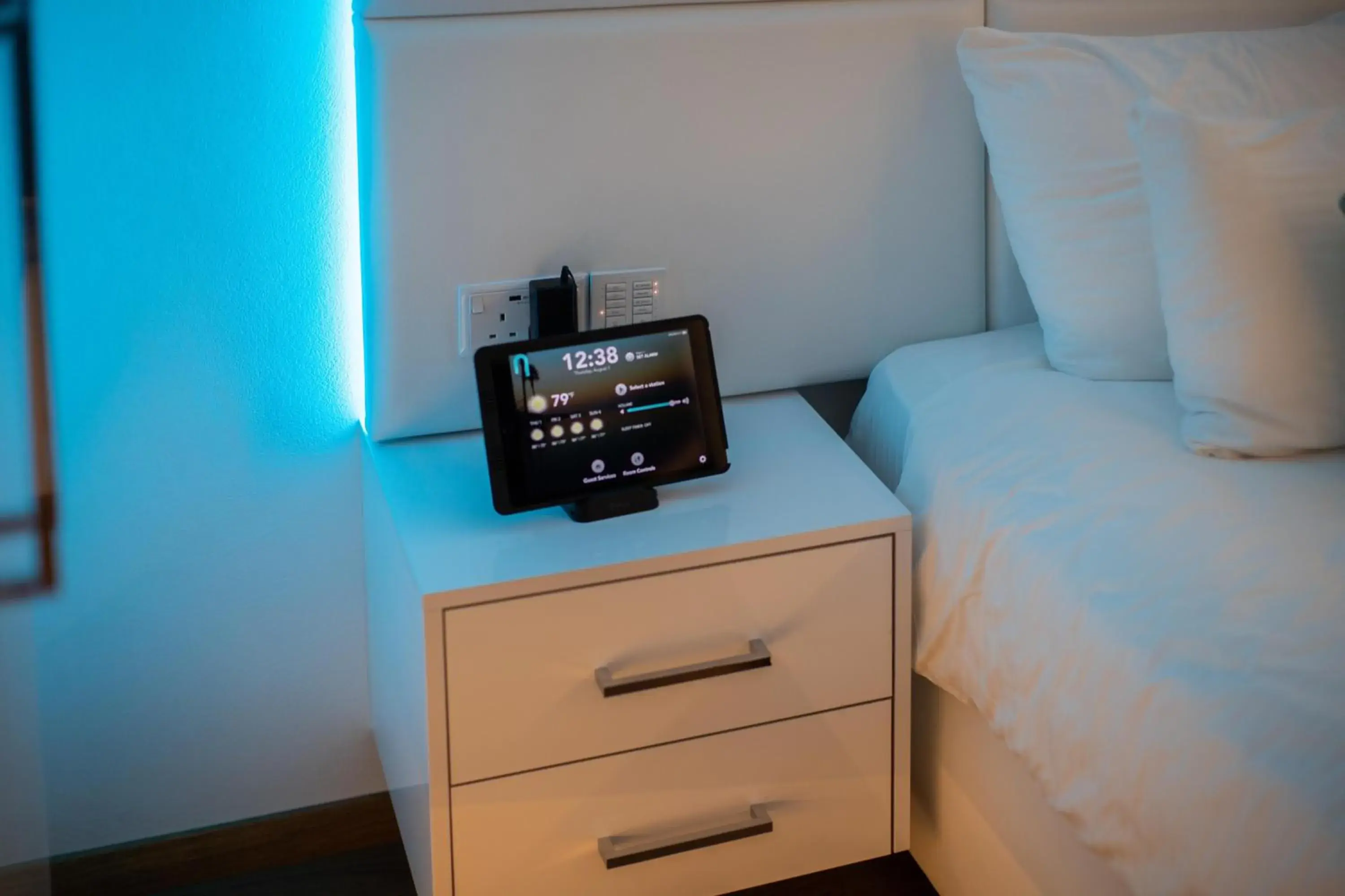 TV and multimedia, Bed in Hotel Napa Suites (Adults Only)