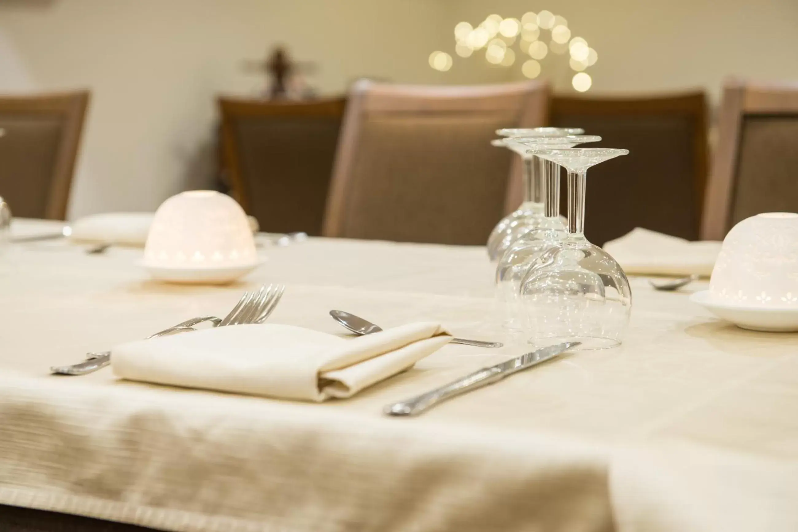 Restaurant/places to eat in Royal Hotel Restaurant/places to eat in Royal Hotel