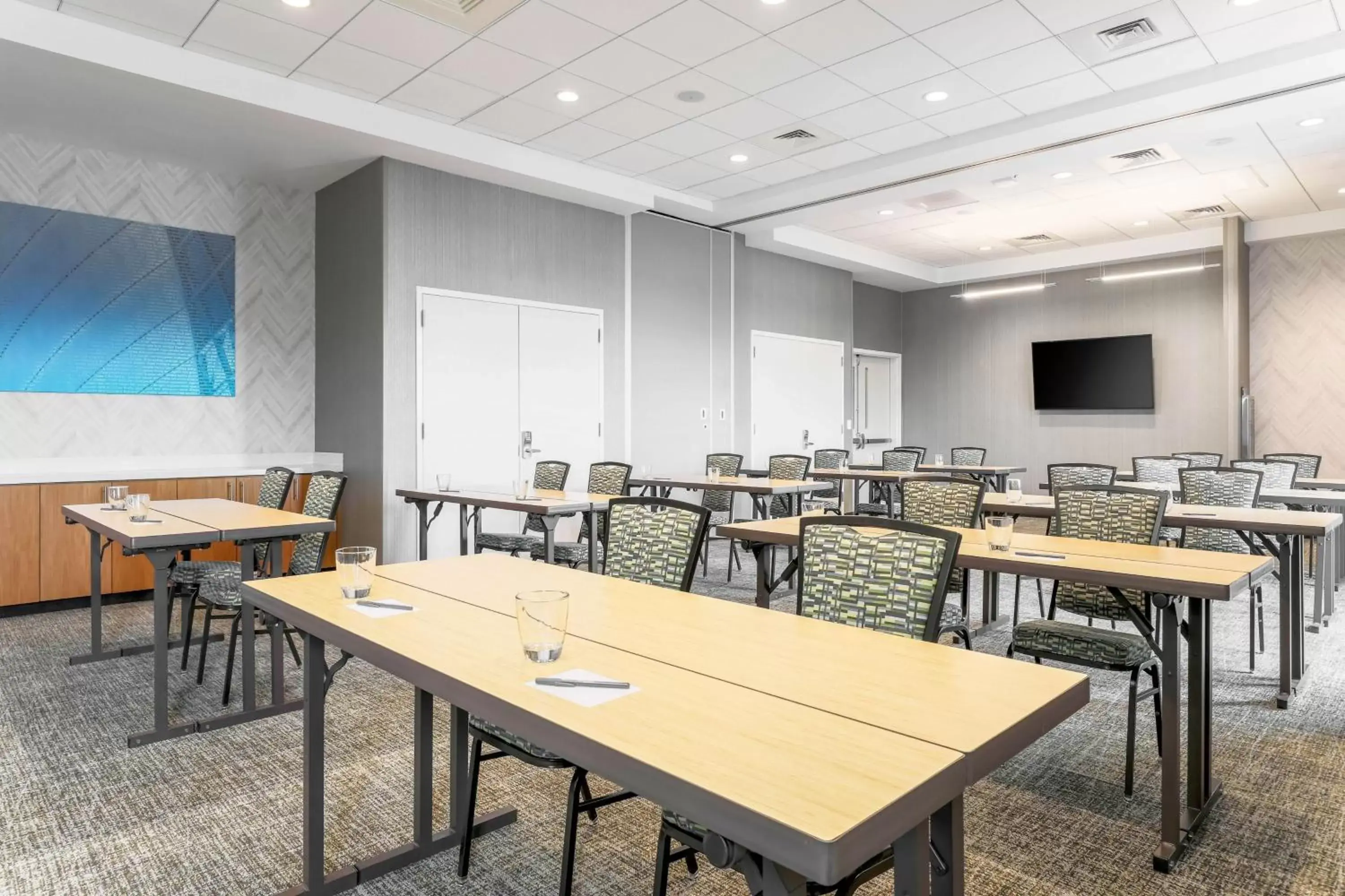 Meeting/conference room, Restaurant/Places to Eat in SpringHill Suites by Marriott San Jose Fremont