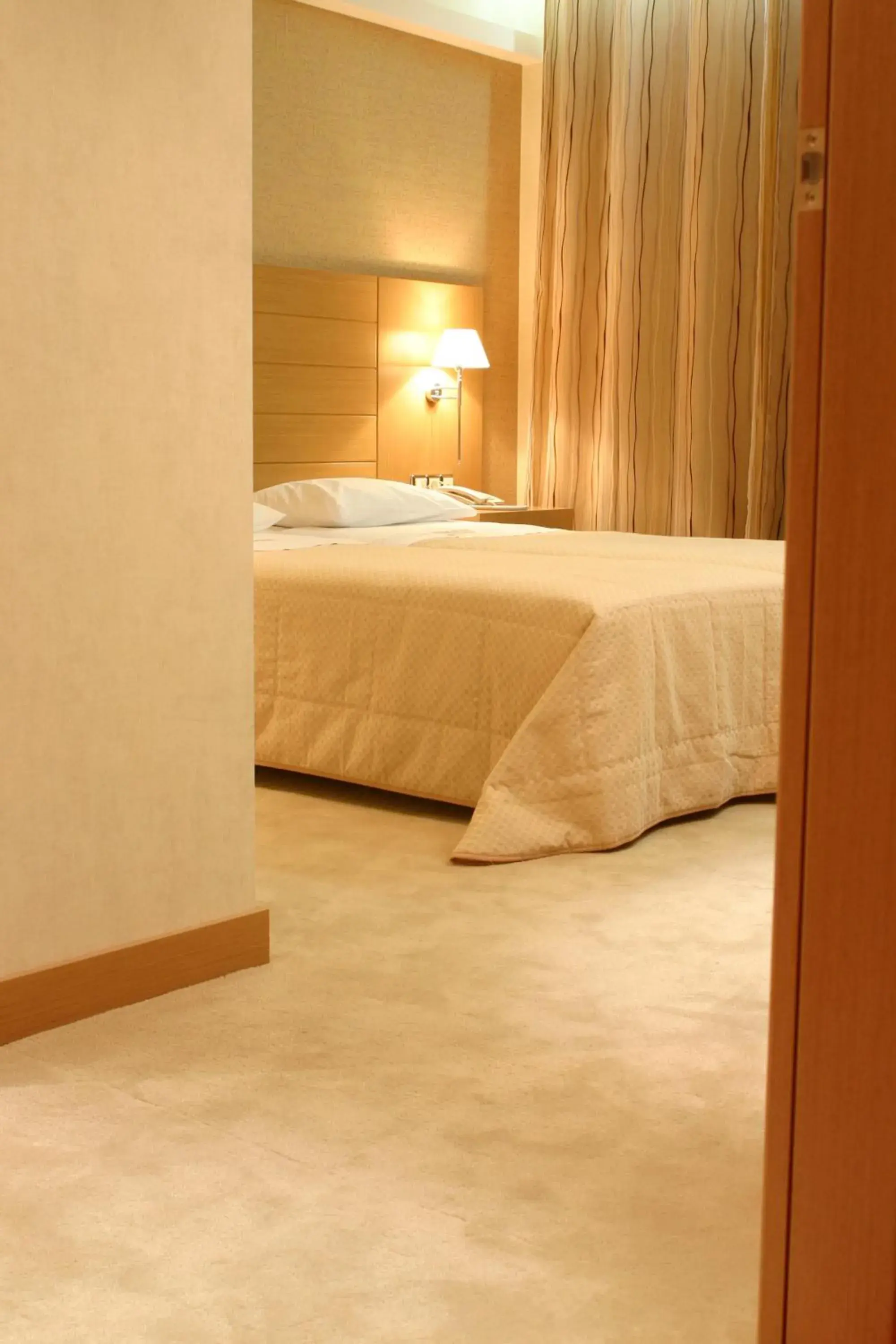 Bedroom, Bed in Deves Hotel