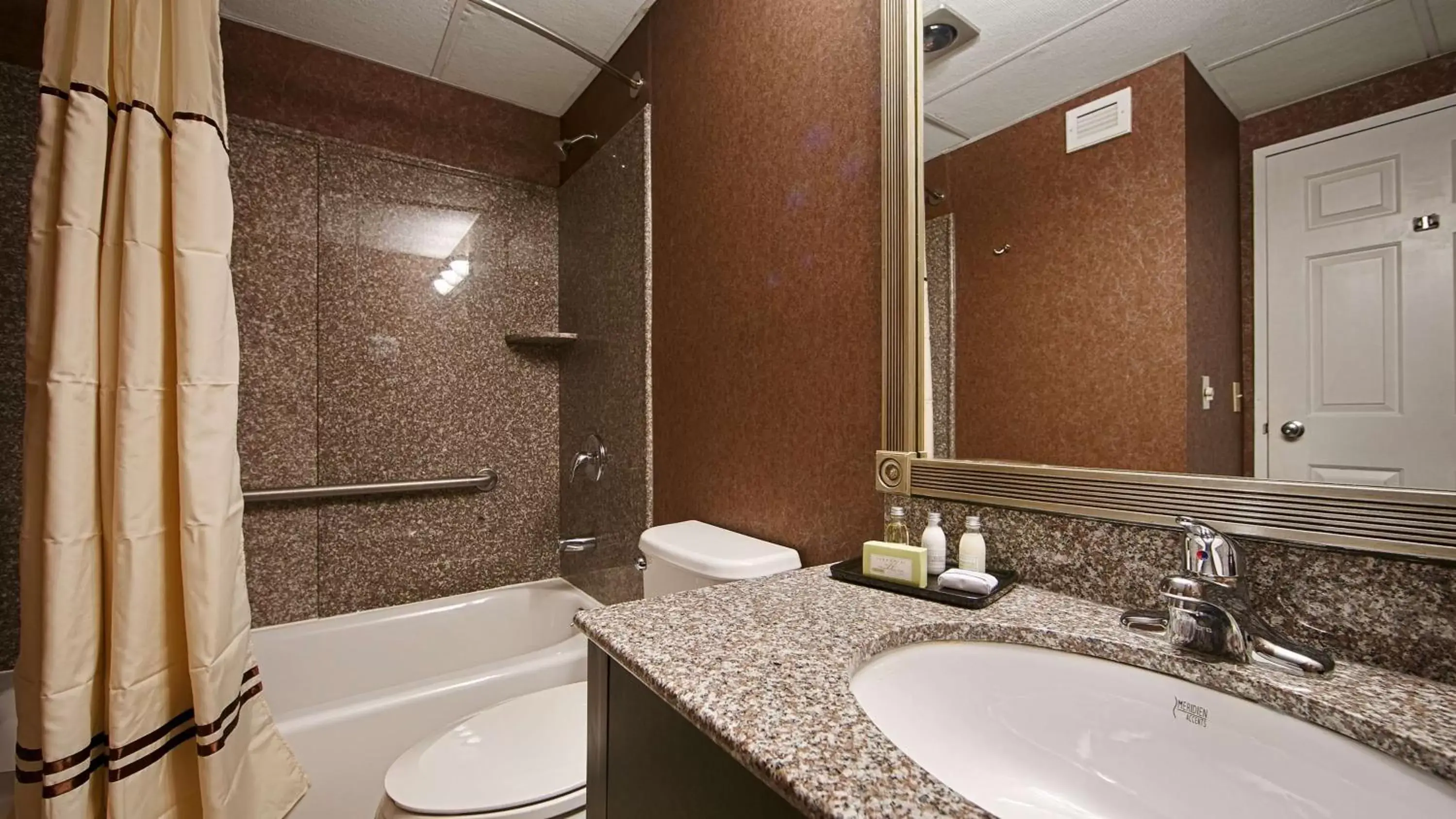 Bathroom in Best Western PLUS Morristown Inn
