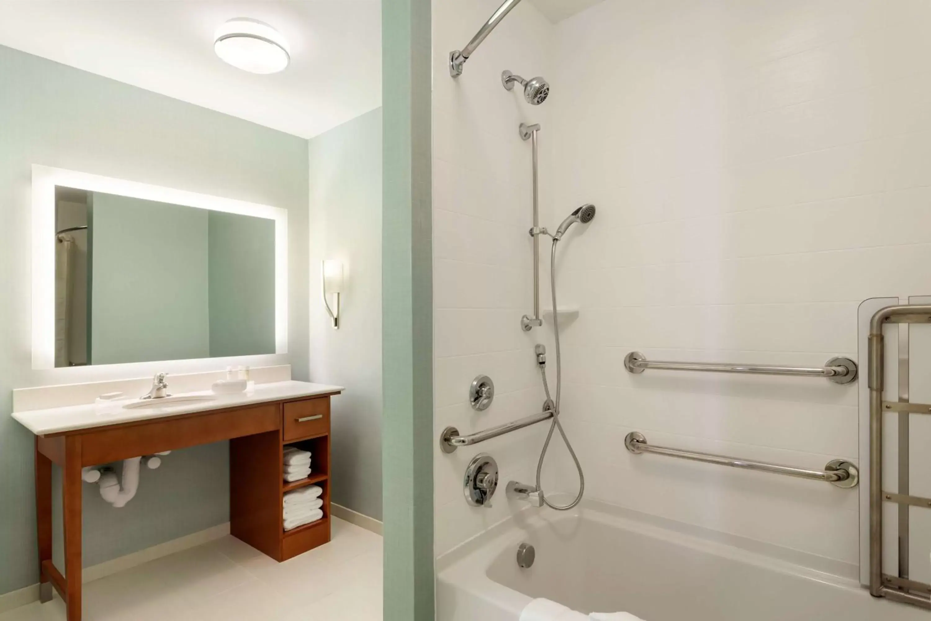 Bathroom in Homewood Suites by Hilton Gateway Hills Nashua