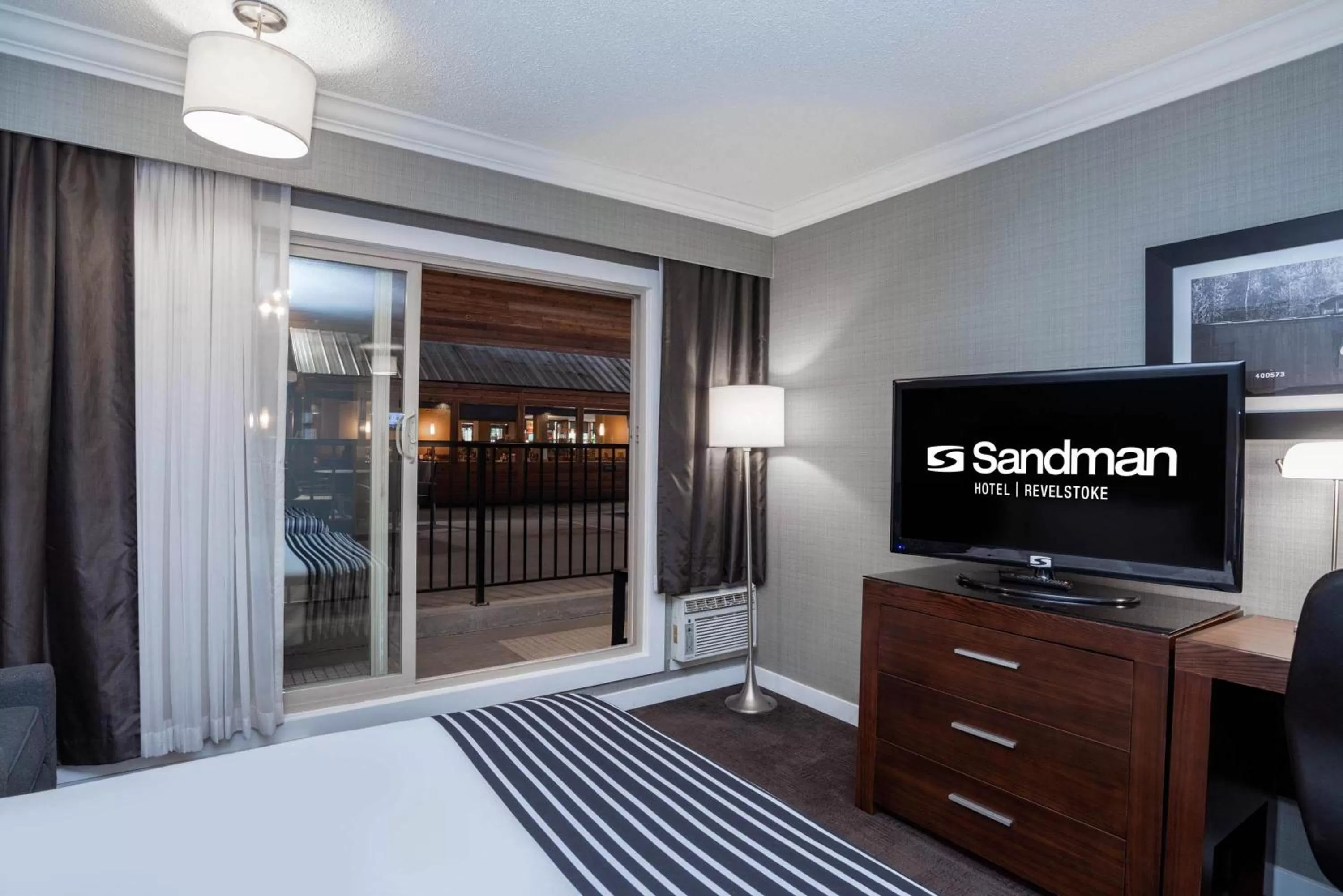 Photo of the whole room in Sandman Hotel Revelstoke