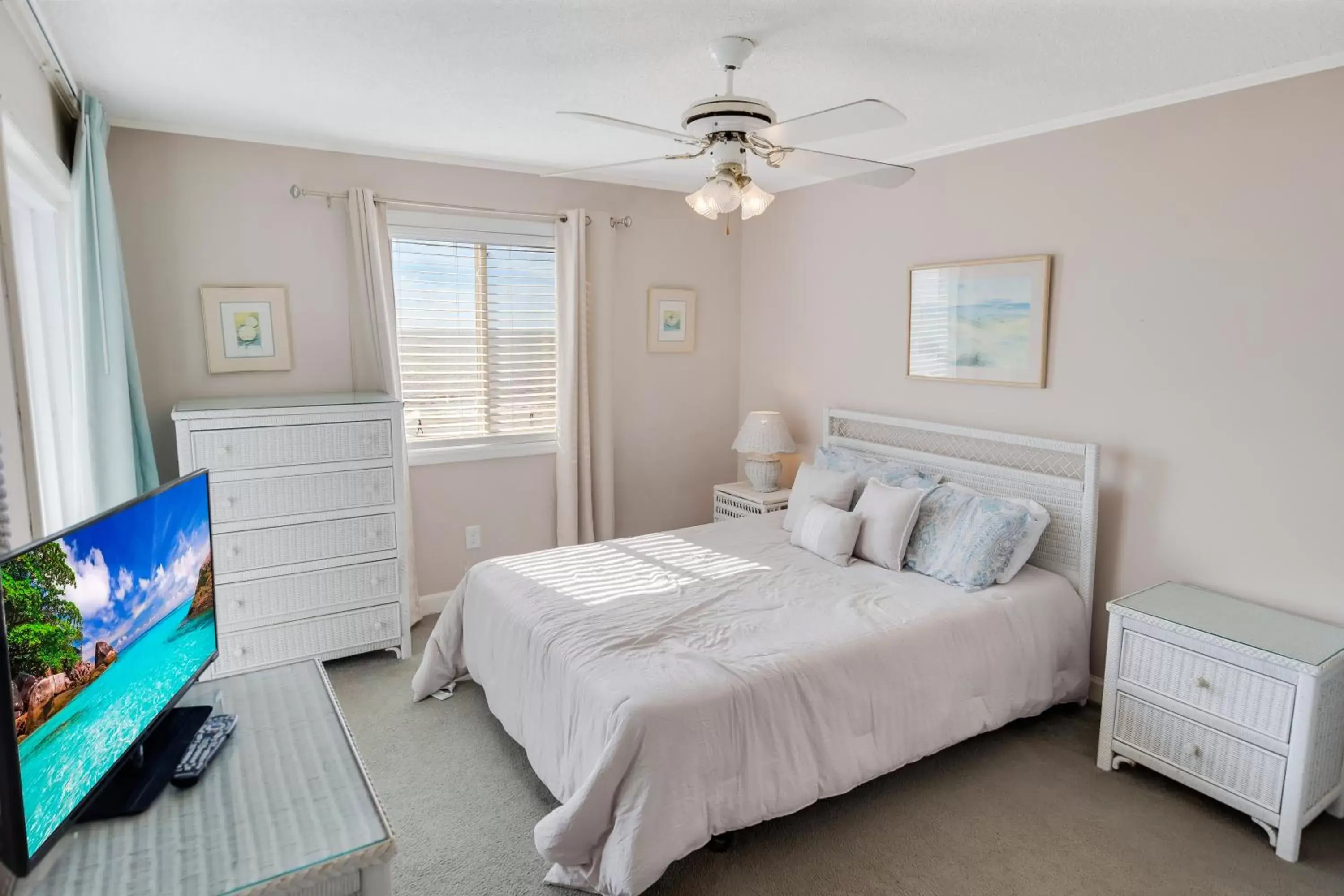 Bed in 2BR, 2Bath condo Oceanfront Getaway with pool
