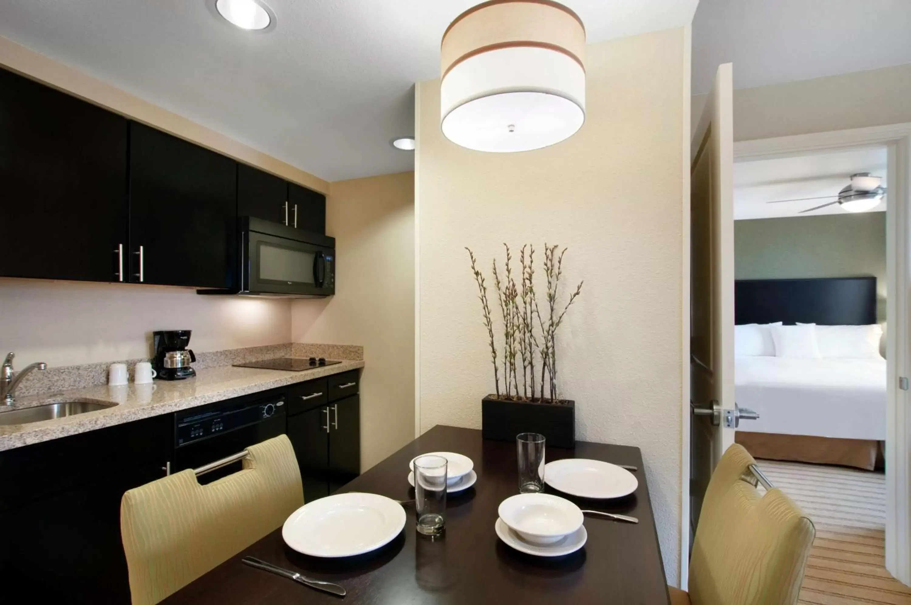 Kitchen or kitchenette, Dining Area in Homewood Suites by Hilton Fort Worth West at Cityview