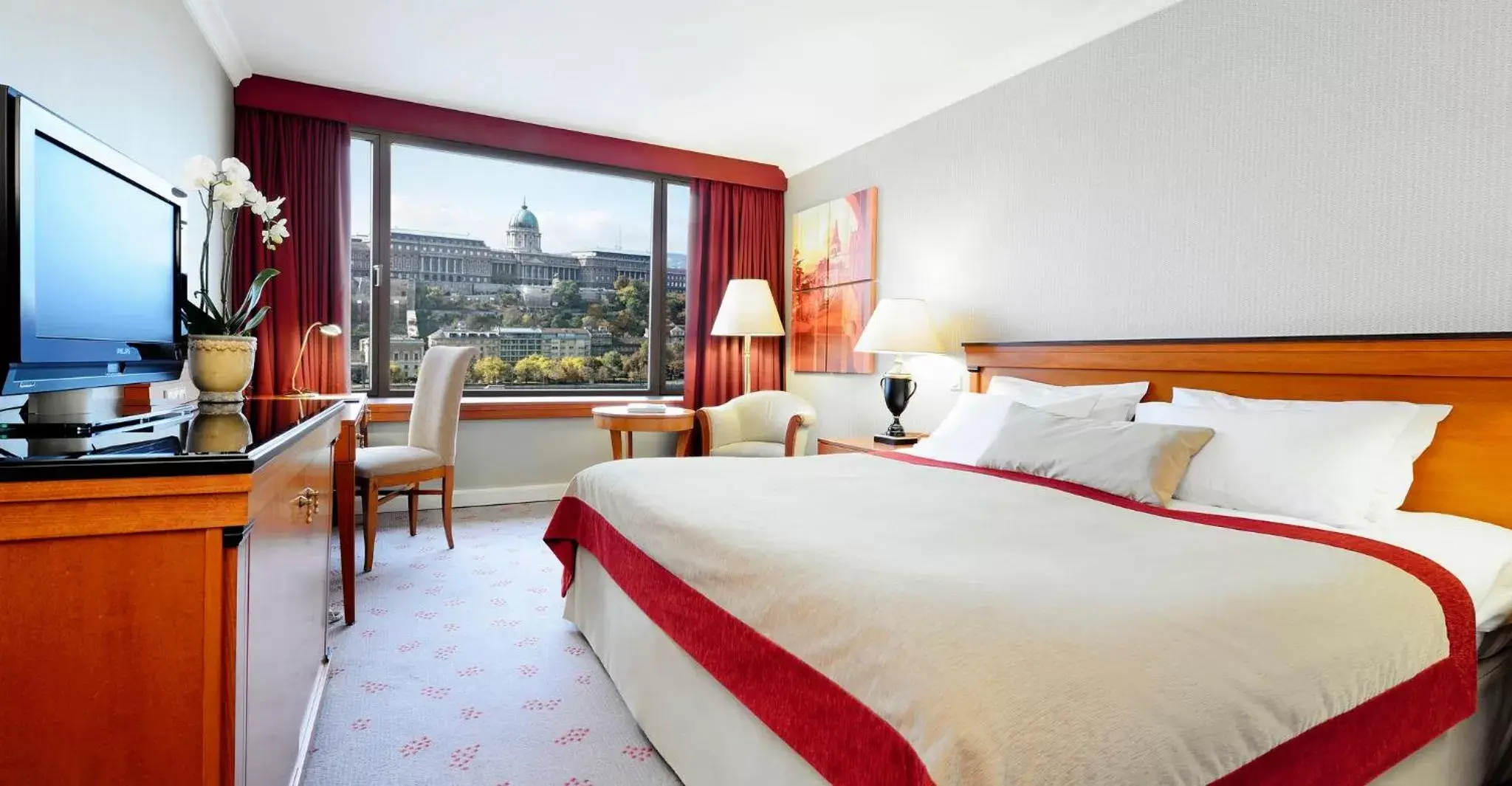 Photo of the whole room, Bed in InterContinental Budapest, an IHG Hotel