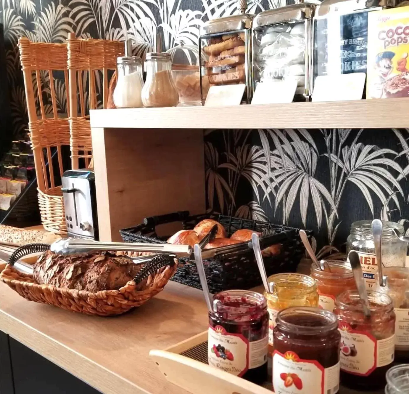 Continental breakfast, Food in Hôtel La Résidence