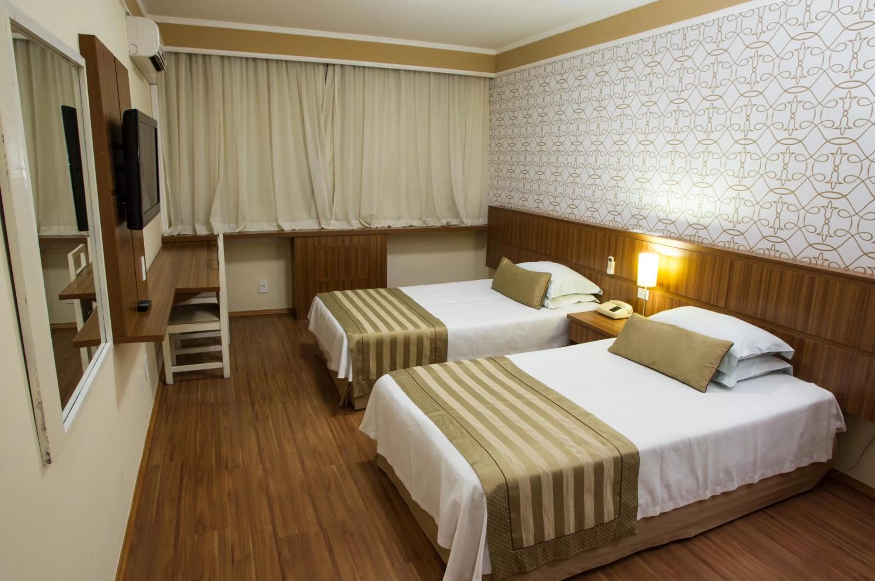 Bedroom, Bed in LEON PARK HOTEL e CONVENÇÕES - Melhor Custo Benefício