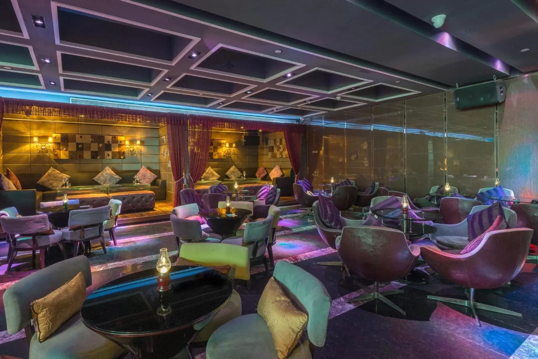 Lounge or bar in Crowne Plaza Hotel Lanzhou, an IHG Hotel