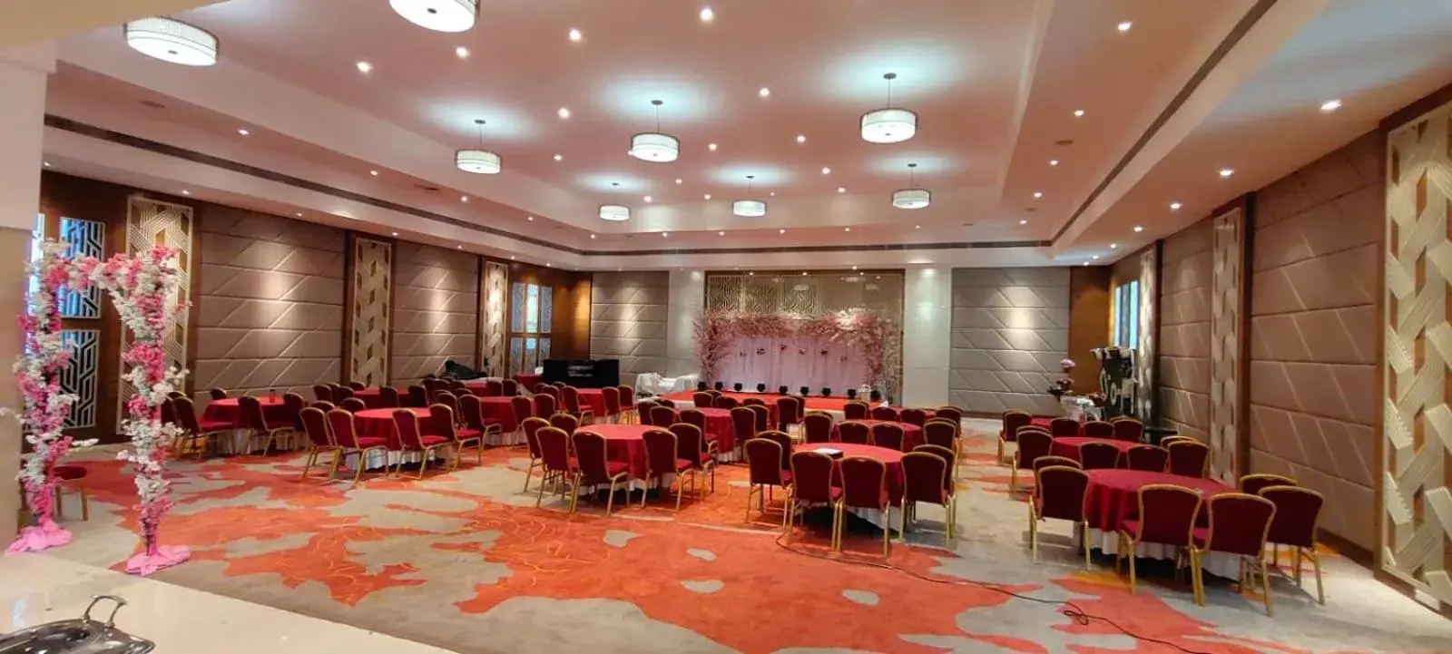 Banquet/Function facilities, Banquet Facilities in Royal Orchid Central Grazia, Navi Mumbai