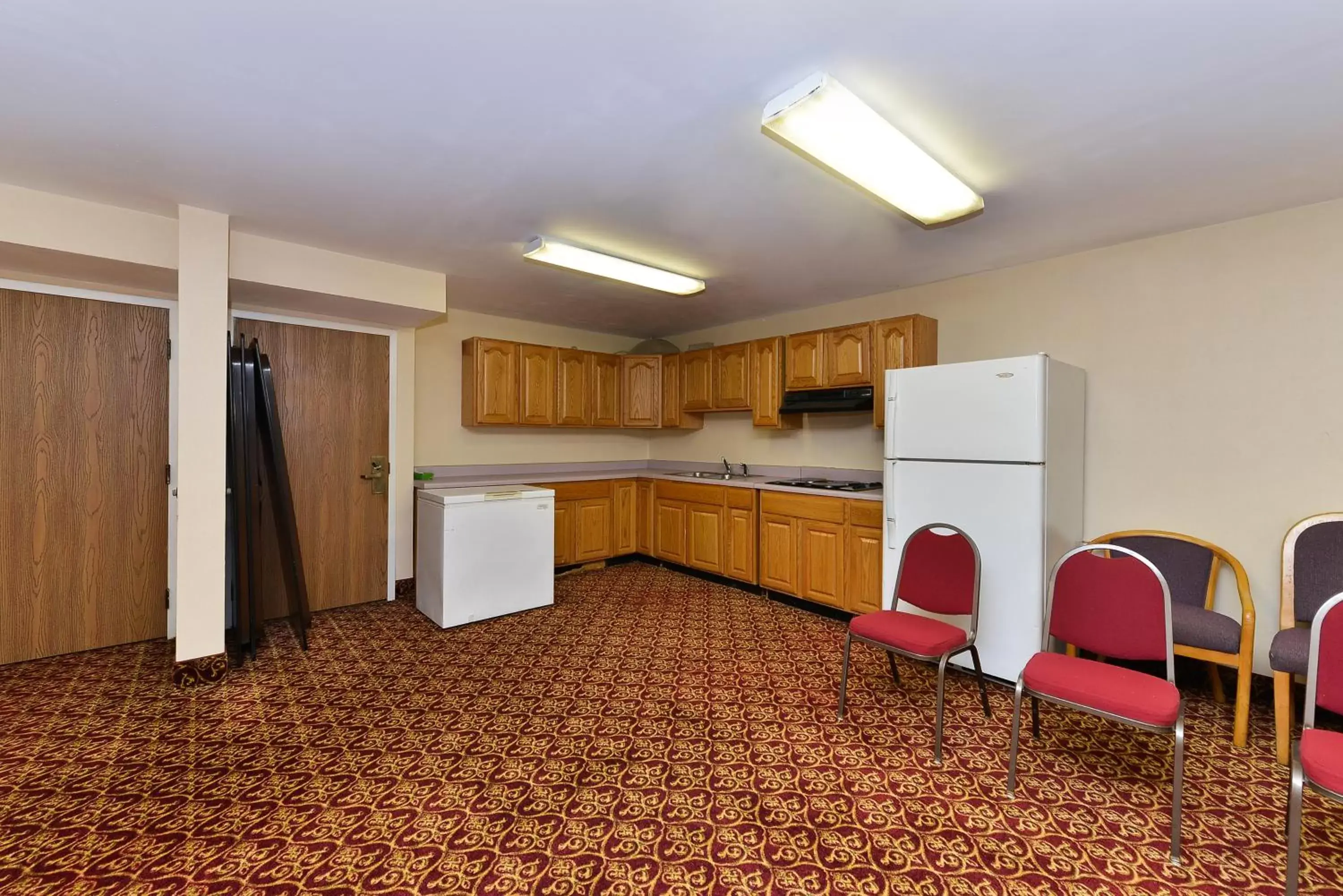 Pets, Kitchen/Kitchenette in America's Best Value Inn & Suites, Atlanta - Morrow