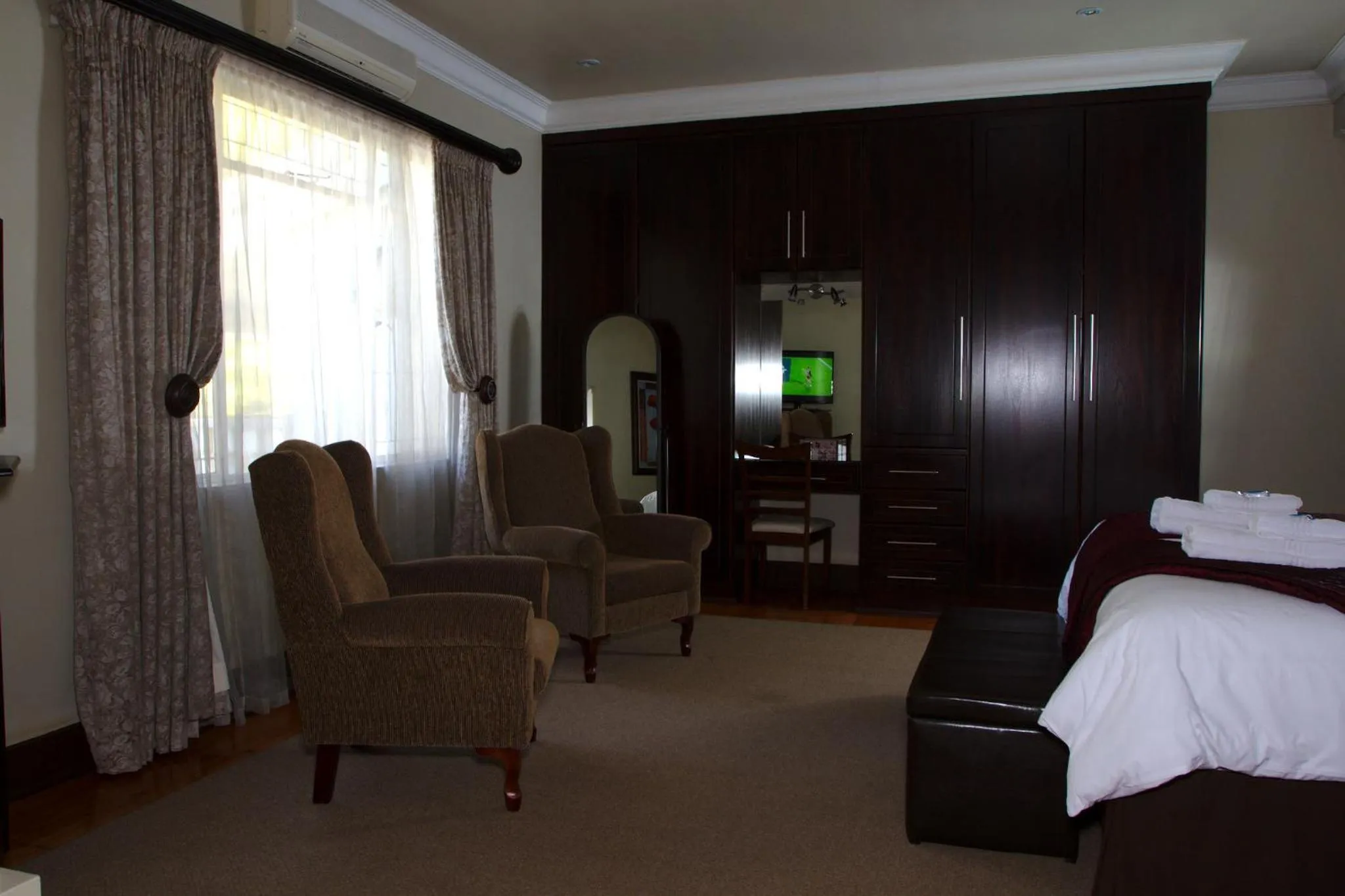 Seating area, Bed in Goodey's Guesthouse