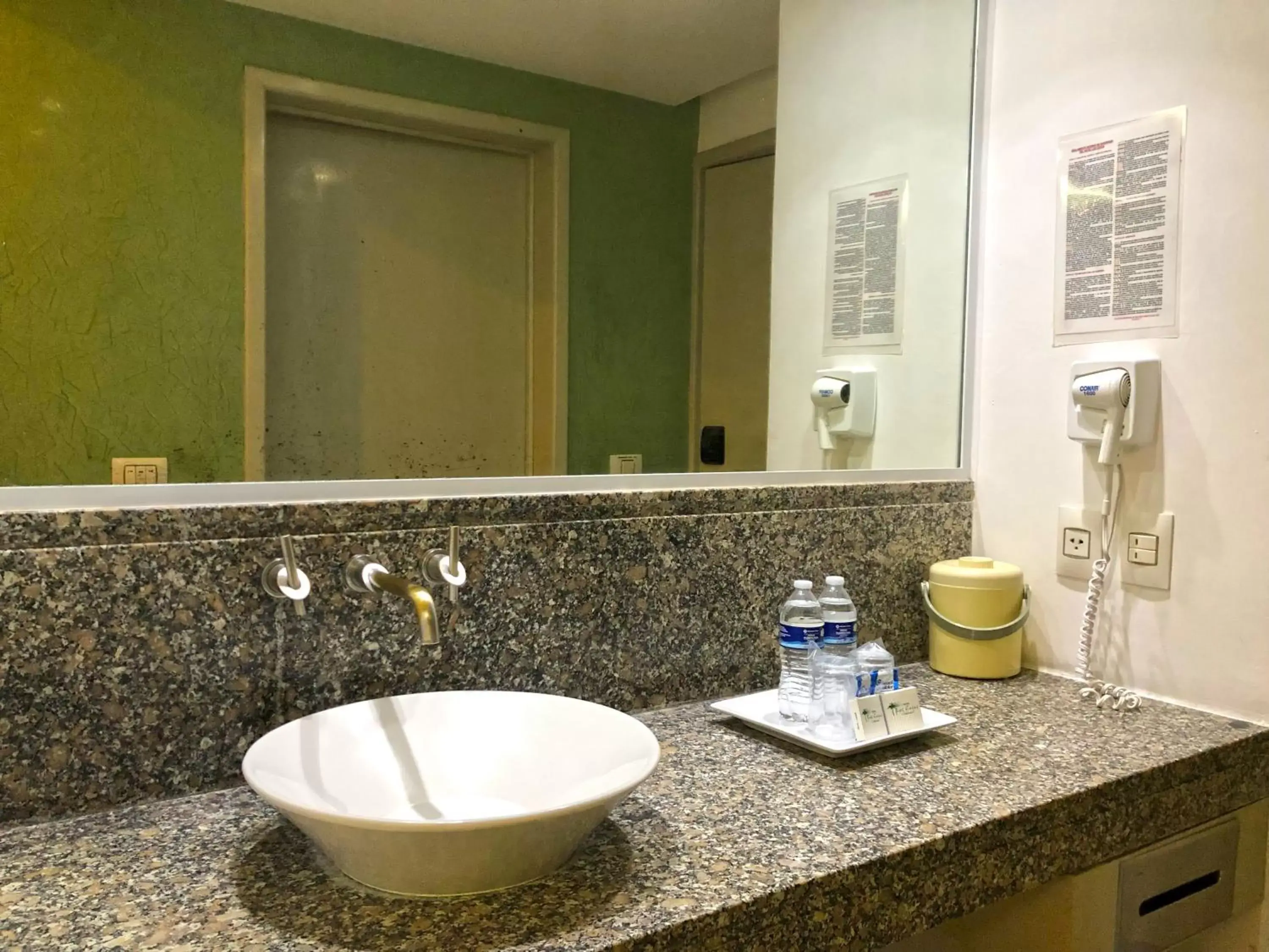Bathroom in Hotel Los Cocos Chetumal