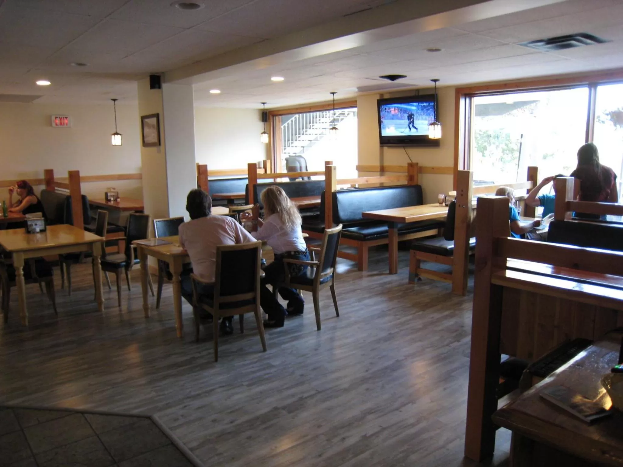 Restaurant/places to eat in Days Inn by Wyndham Golden