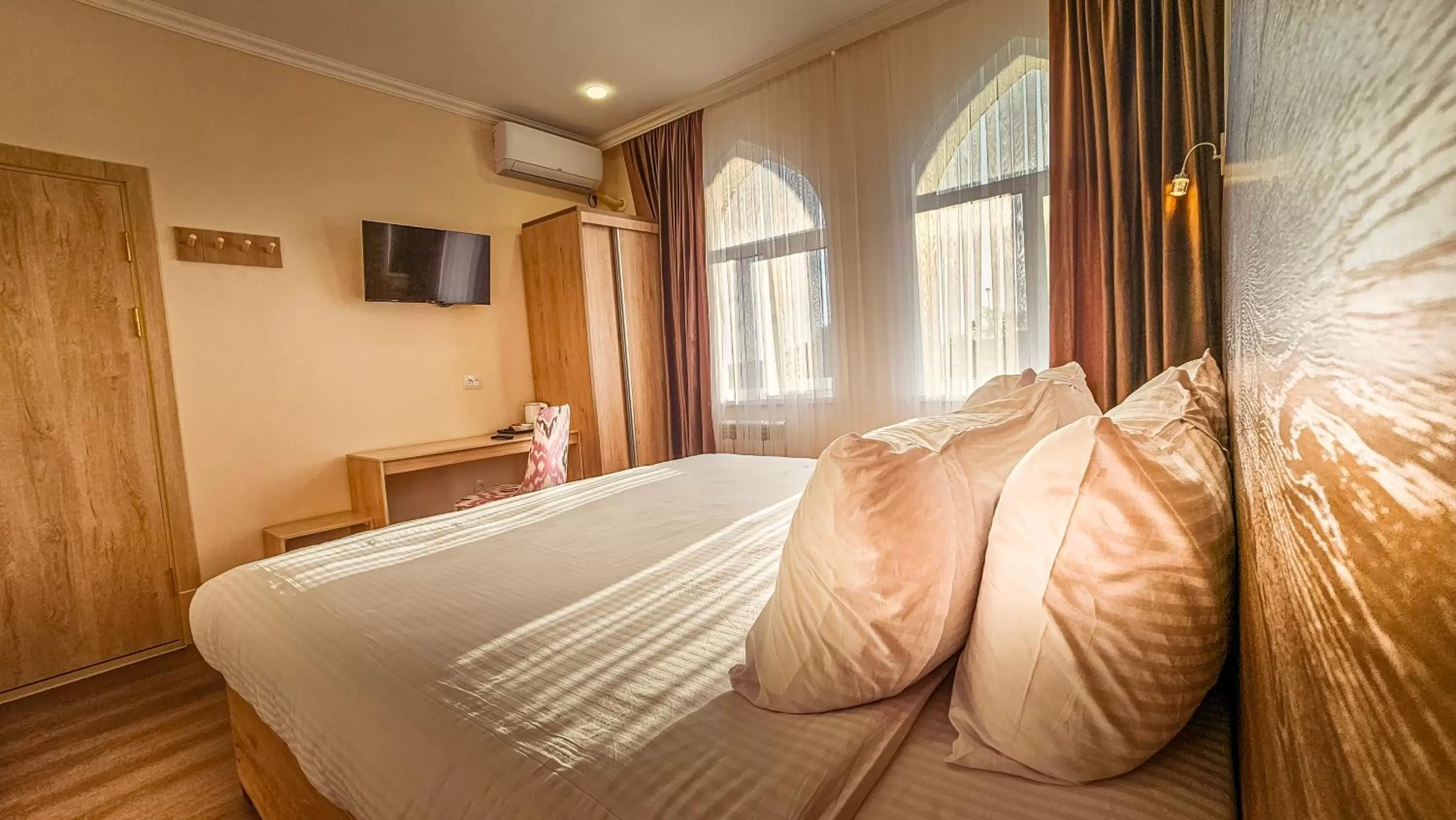 Photo of the whole room, Bed in Hotel Bankir Khiva